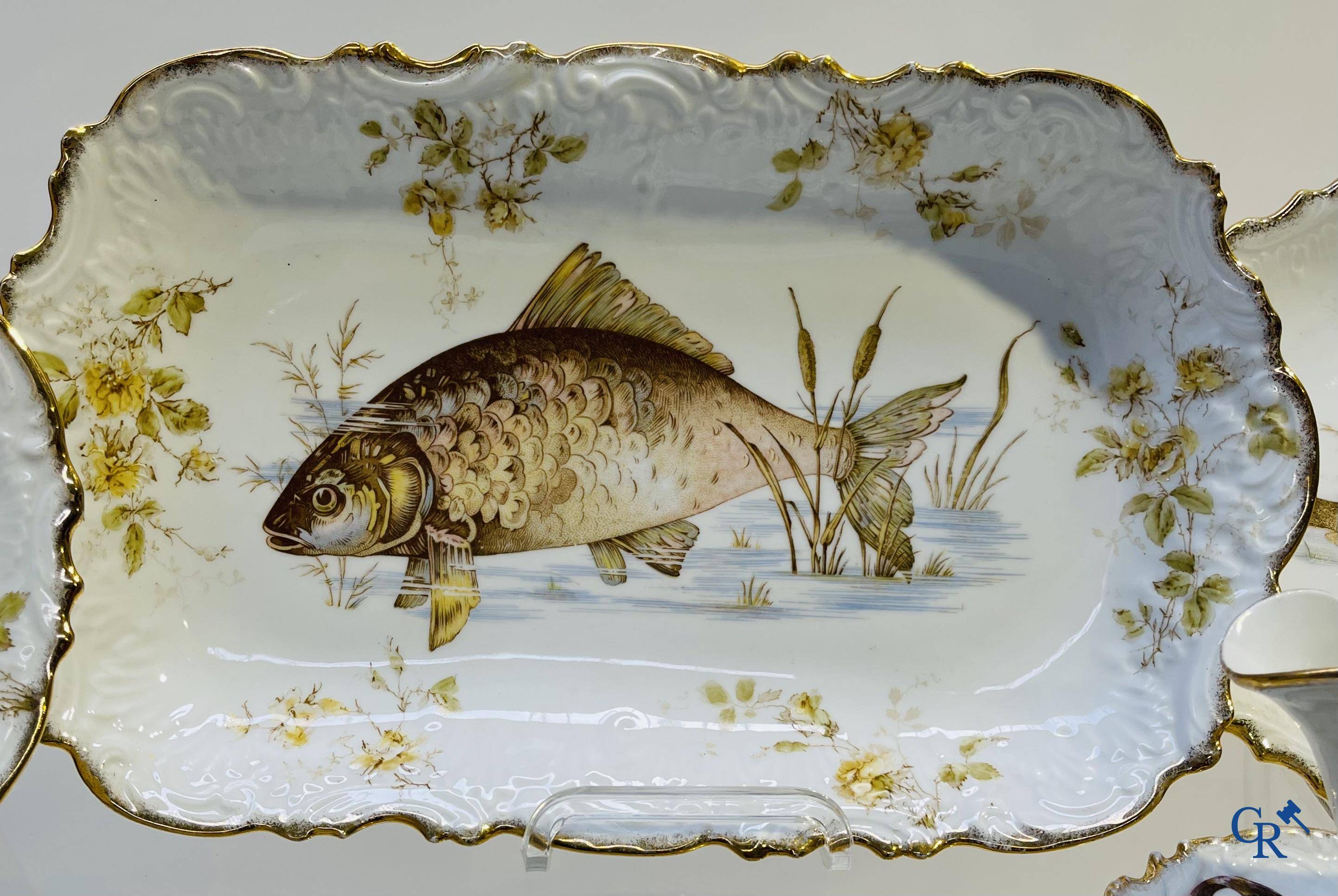 Extraordinary tableware in Brussels porcelain with a theme of freshwater fish.