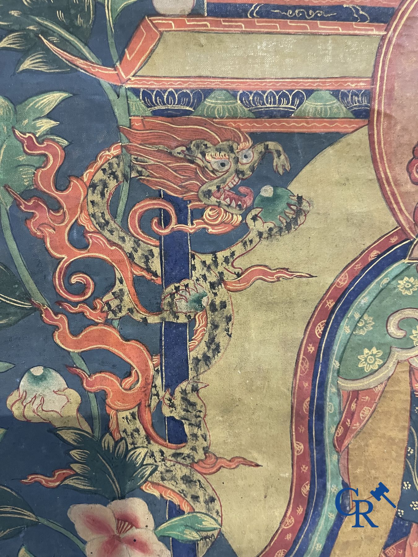 Aziatica: een kavel bestaande uit 4 beelden en een thangka.