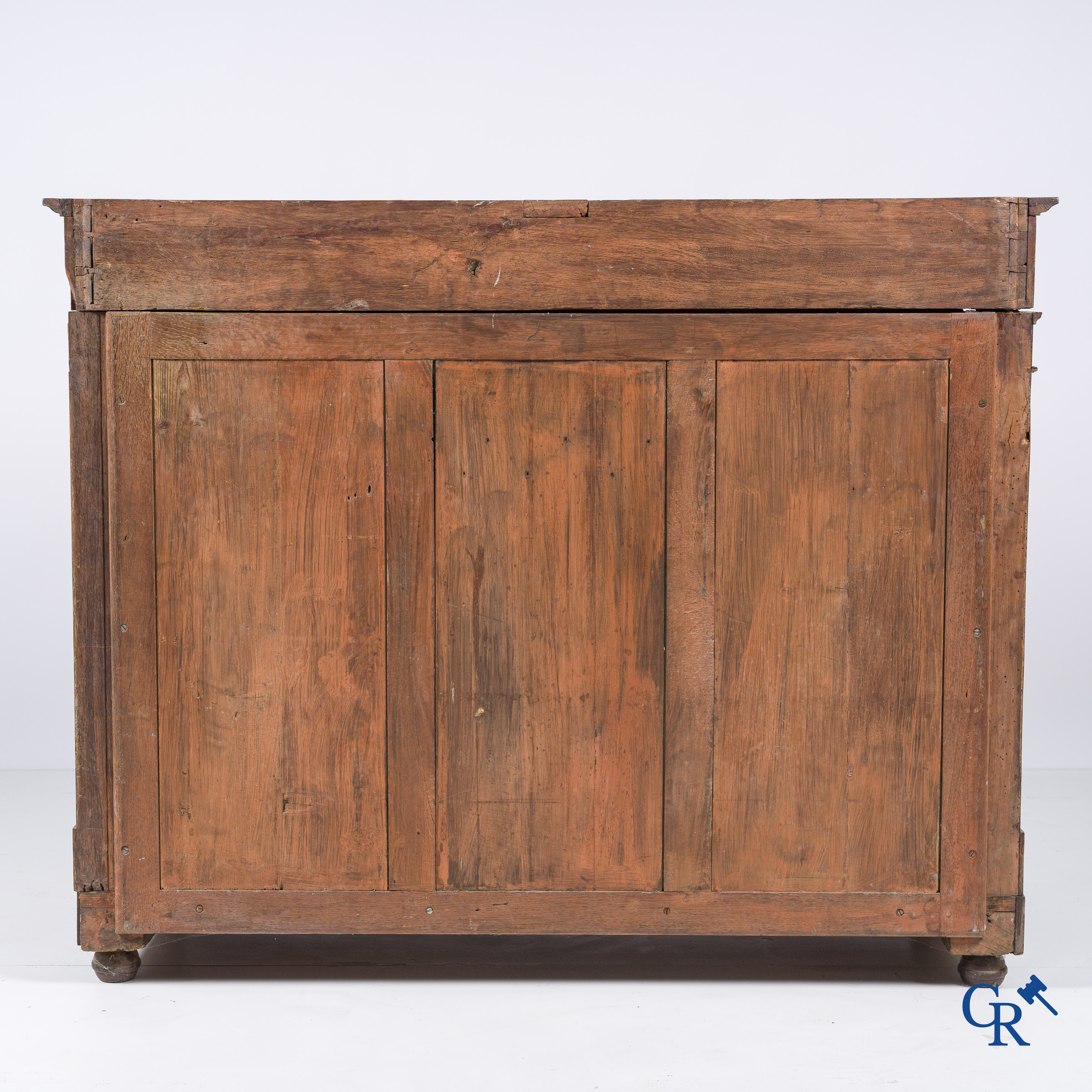 Empire tijdperk, een console in mahonie met vergulde Egyptische bustes. Gemerkt Jacob. Circa 1810.