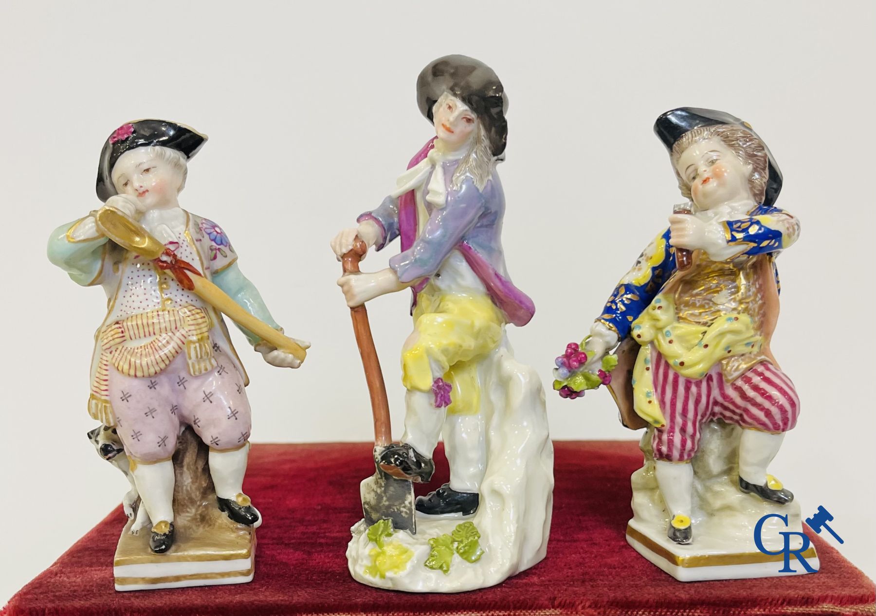 Meissen: 4 statuettes en porcelaine fine alemande.