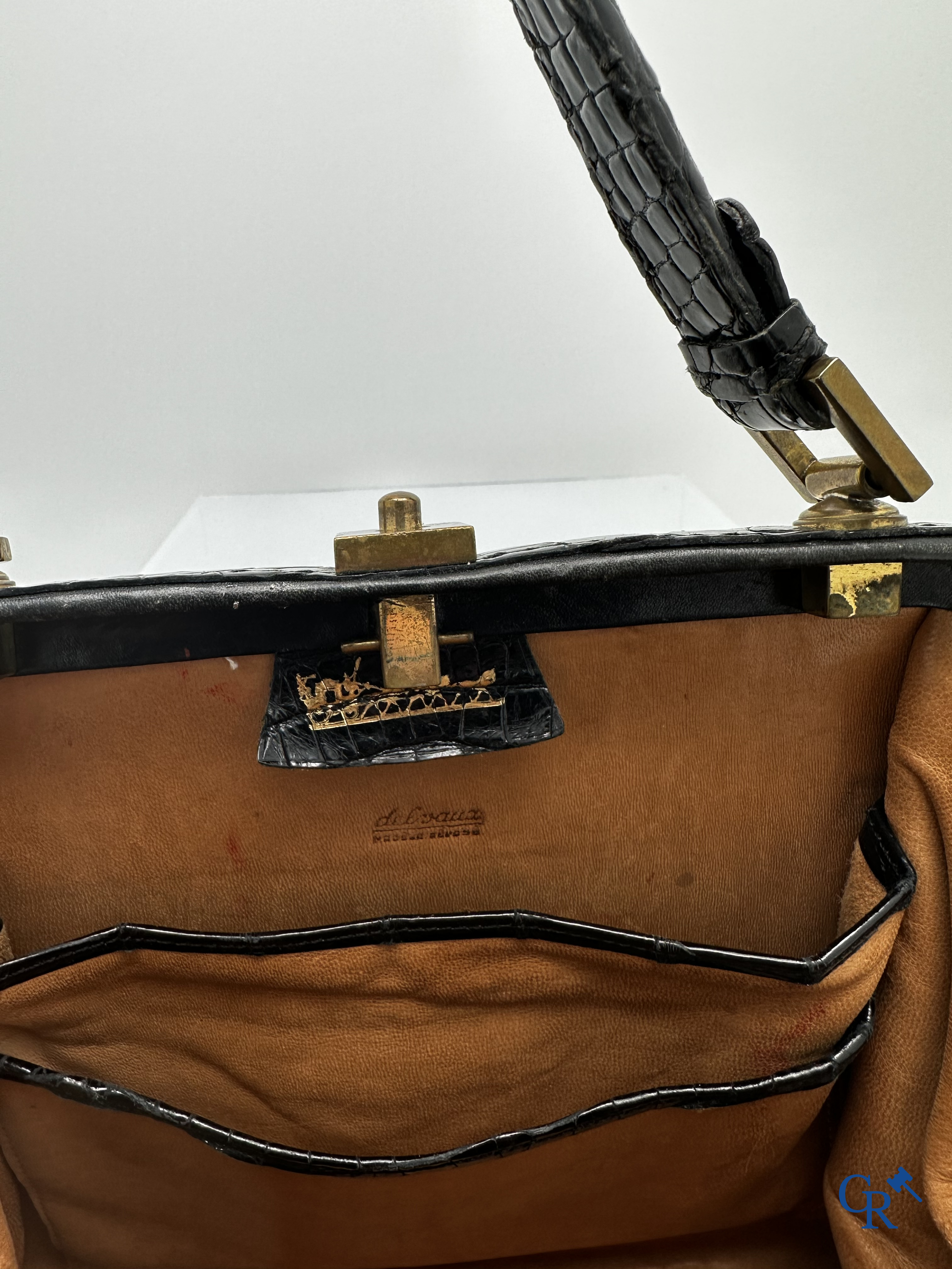 Delvaux: Oude Delvaux handtas in zwart leder.<br />
Gebruikssporen.