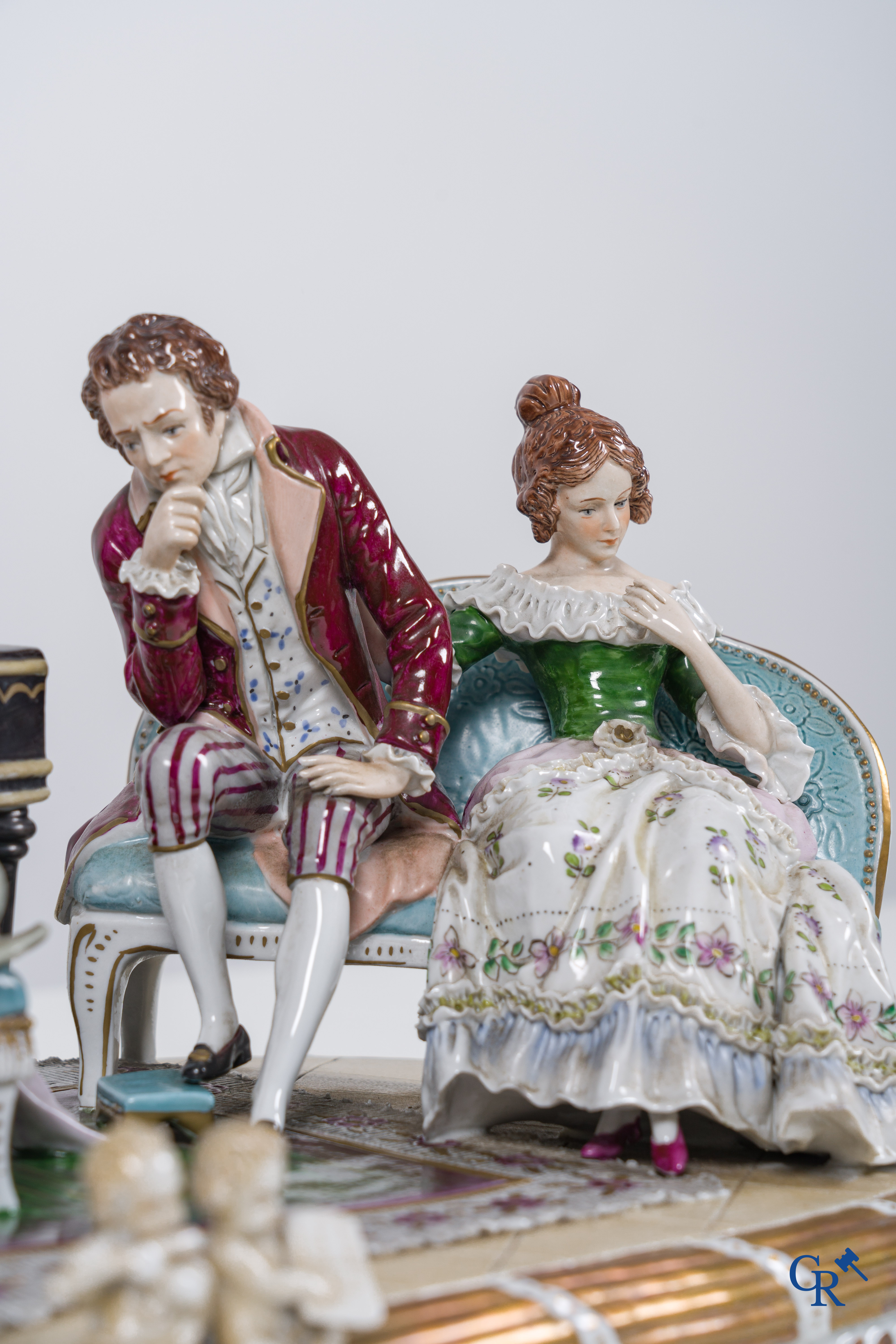 Porcelaine européenne, Sitzendorf, "Die Intimen bei Beethoven". Exceptionnel groupe en porcelaine de Saxe. Marqué.