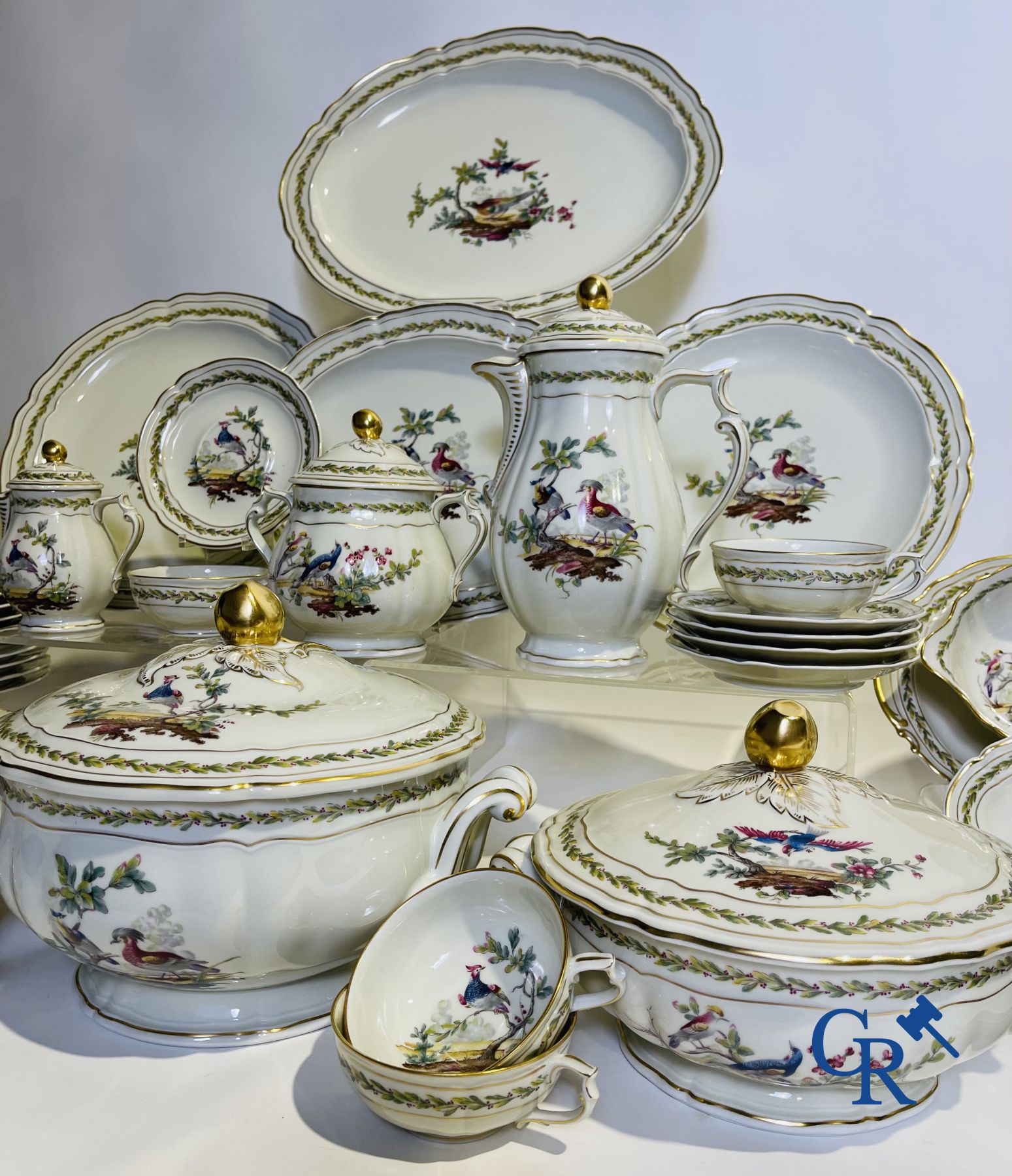 Limoges. L. Bernardaud & Cie. Beautiful dinner set in Limoges porcelain. Model Chevreuse.