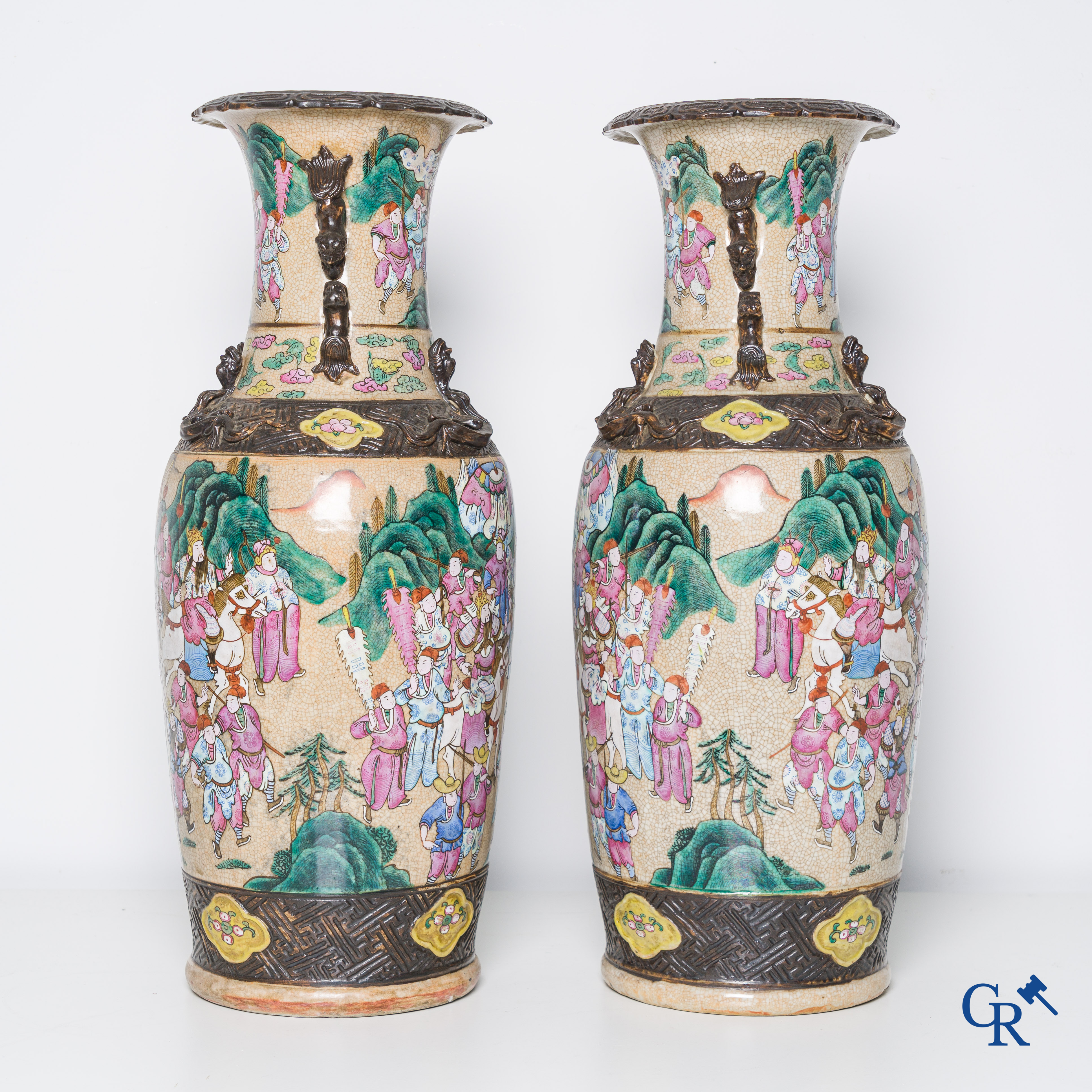 Asian Art, Chinese porcelain, a pair of Nanking vases with a scene of warriors.