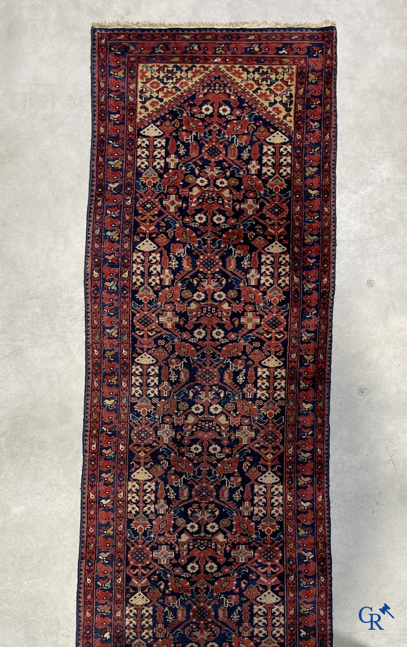 Tapis orientaux: Tapis oriental antique noué à la main.