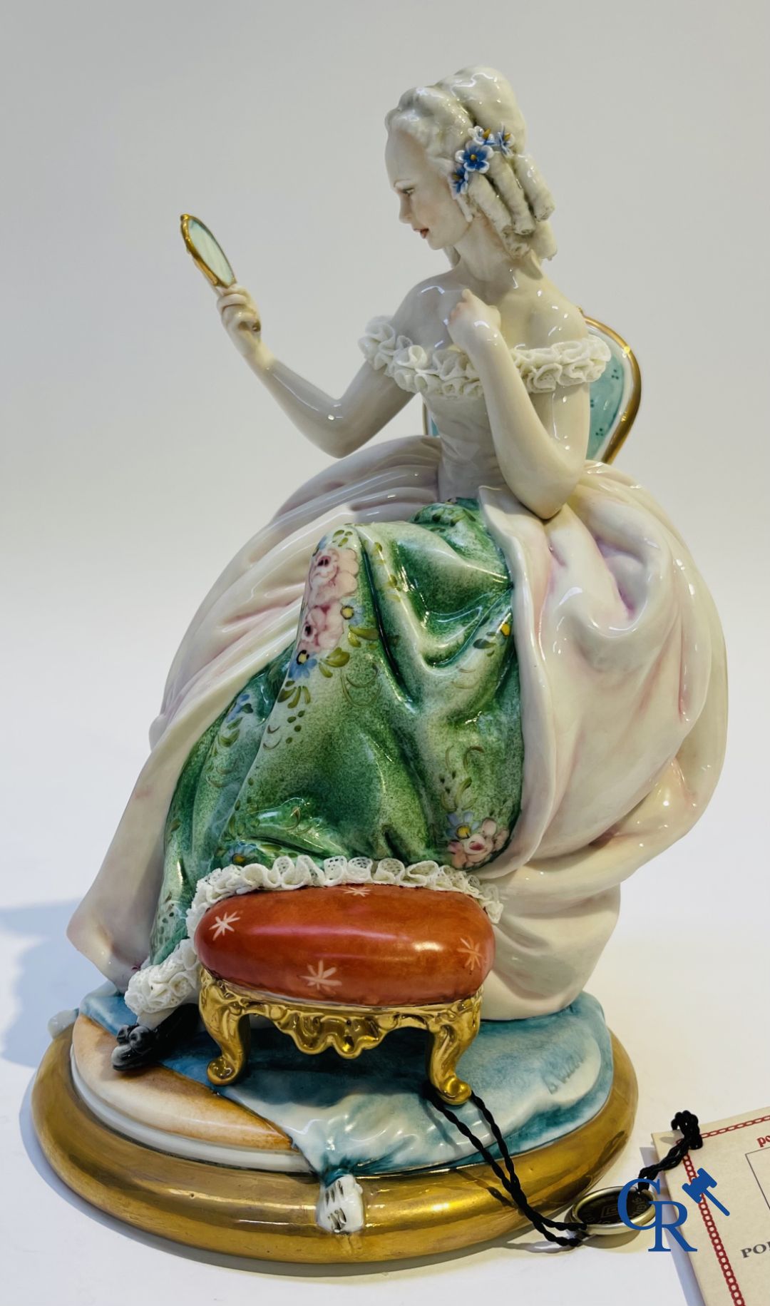 Porcelaine: Capodimonte: 2 groupes en porcelaine italienne avec dentelle.