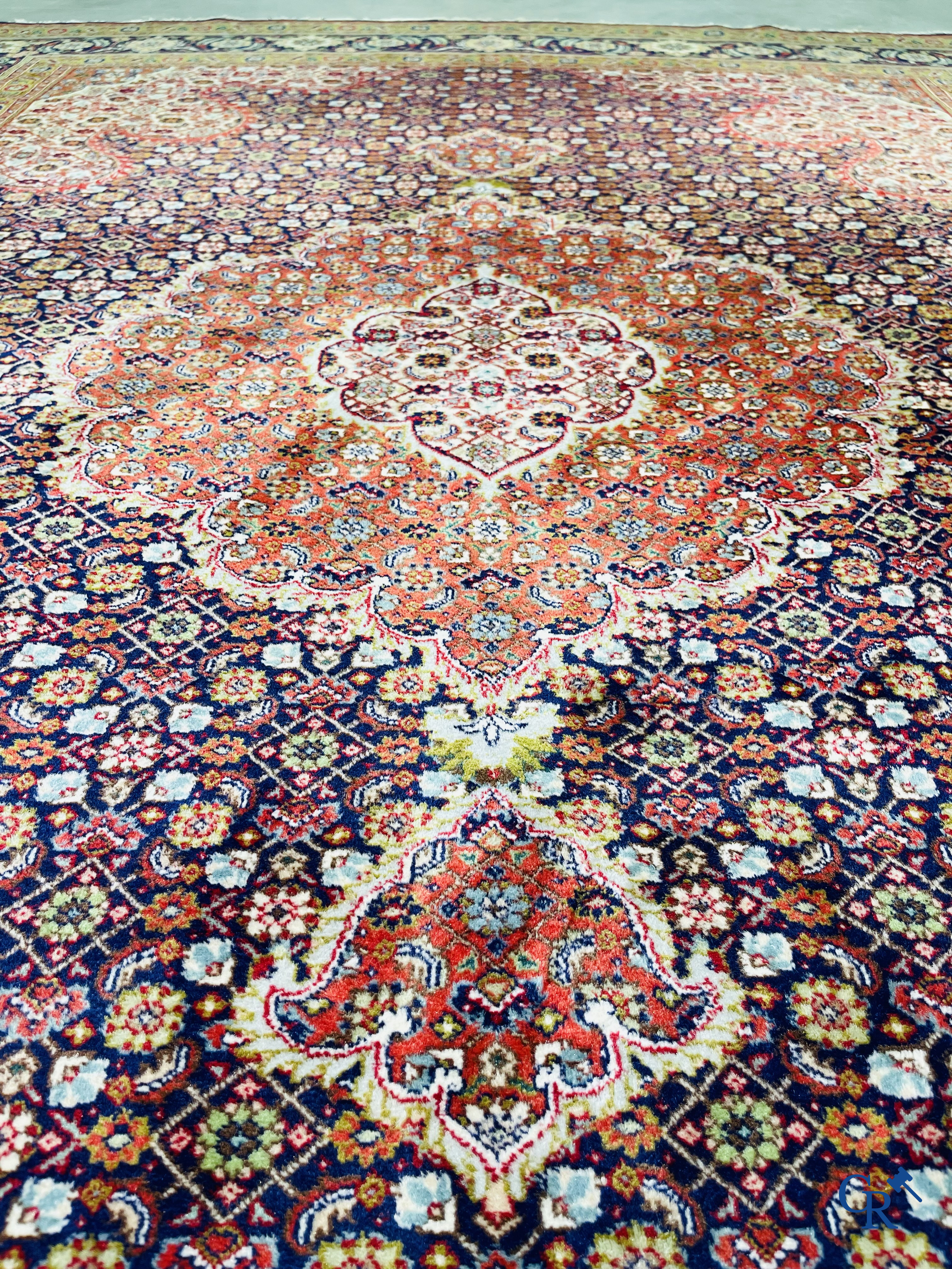 Tapis d'Orient: Tabriz, Iran. Grand tapis persan noué à la main.