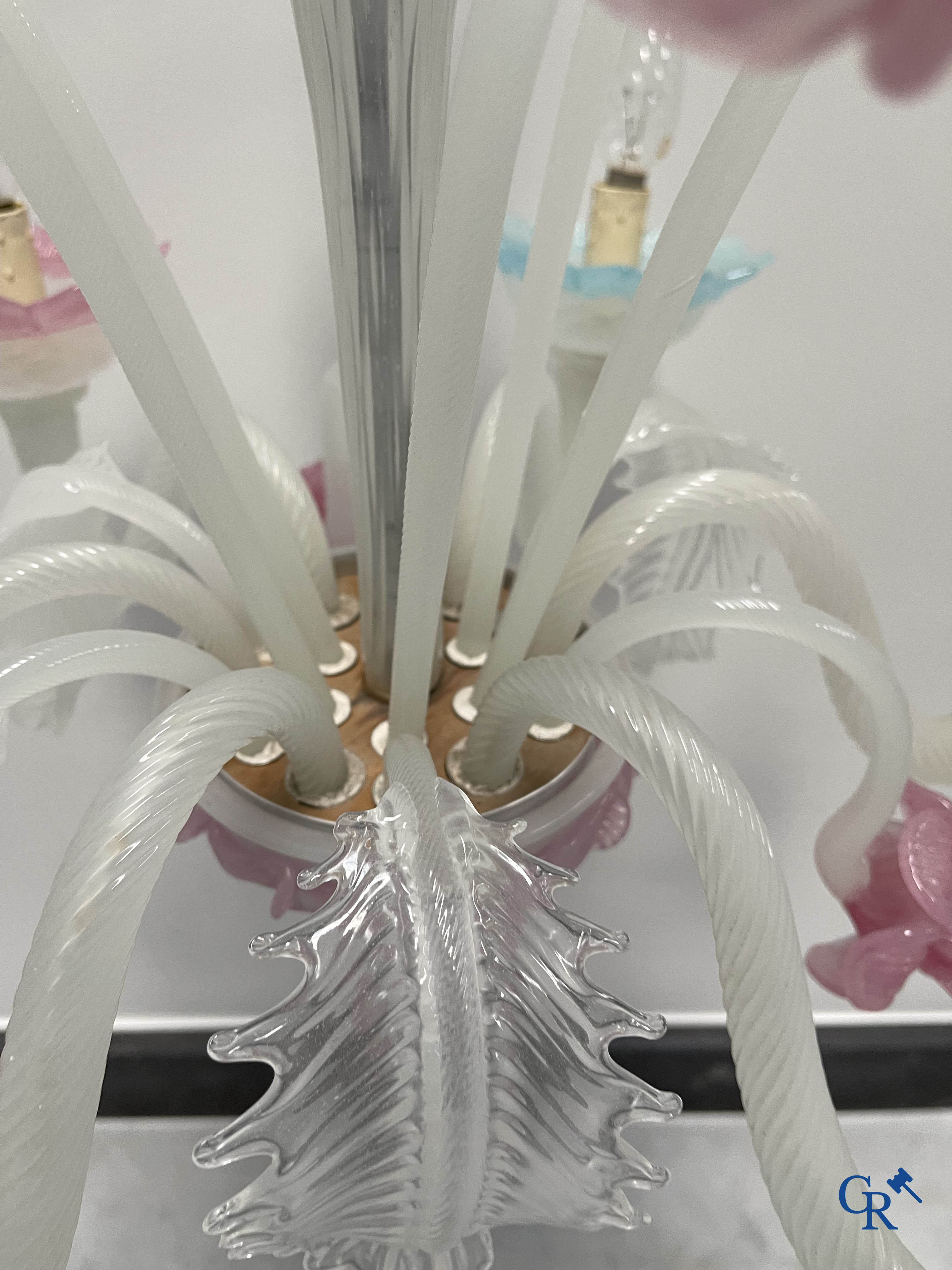 2 grands lustres vénitiens.