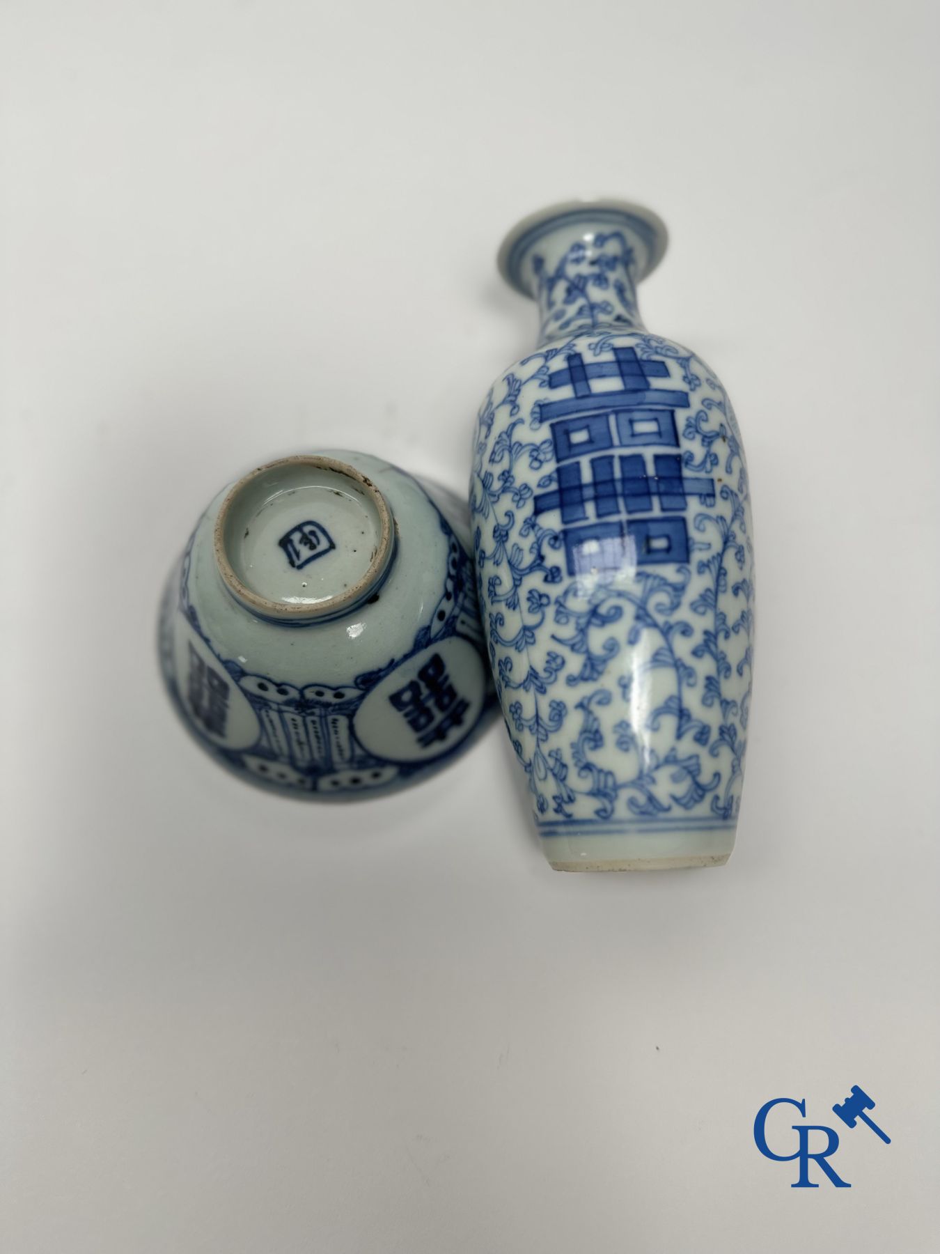 Large lot of blue and white Chinese porcelain for the Vietnamese market. 