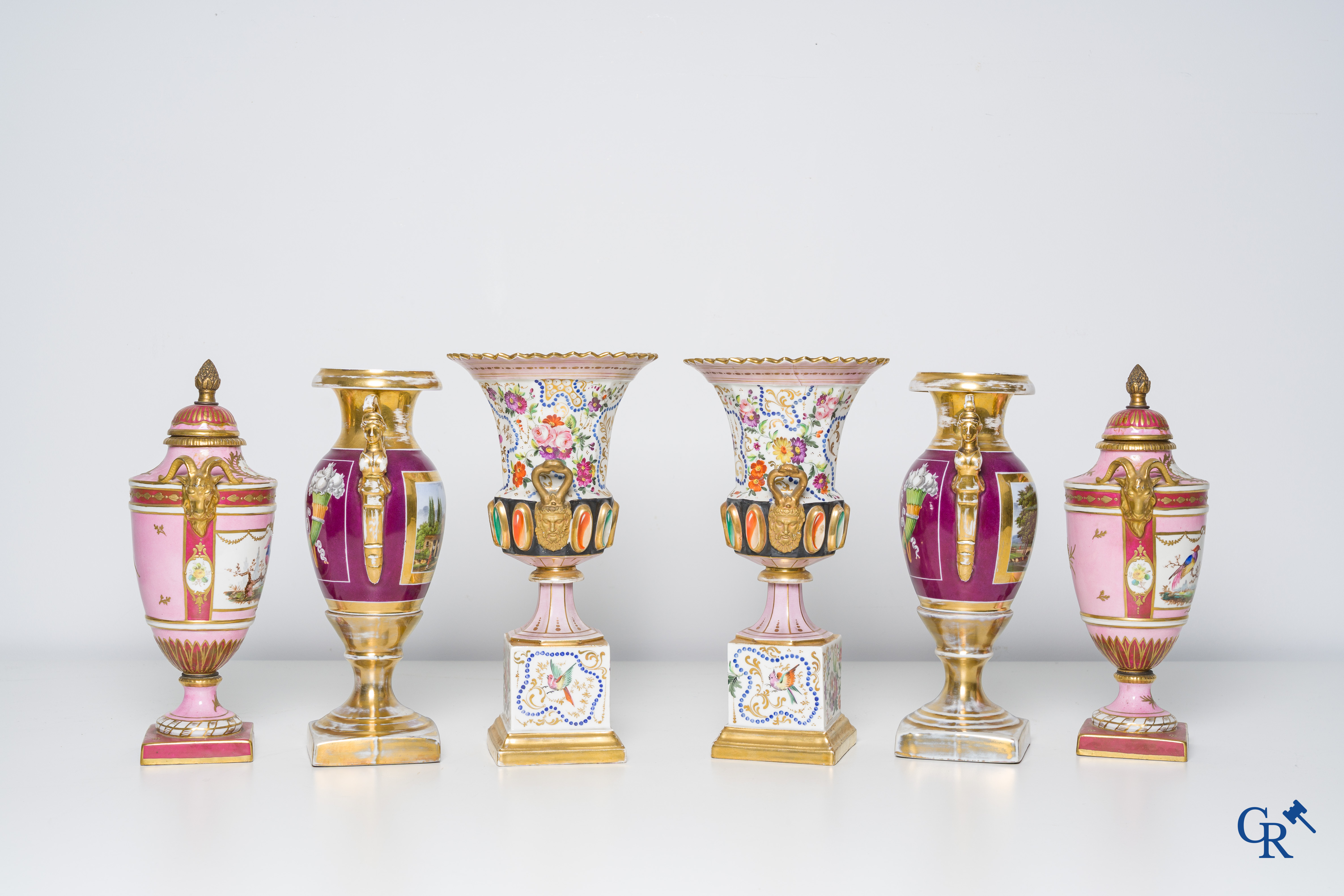 Porcelaine européenne, un lot de 3 paires de vases empire.