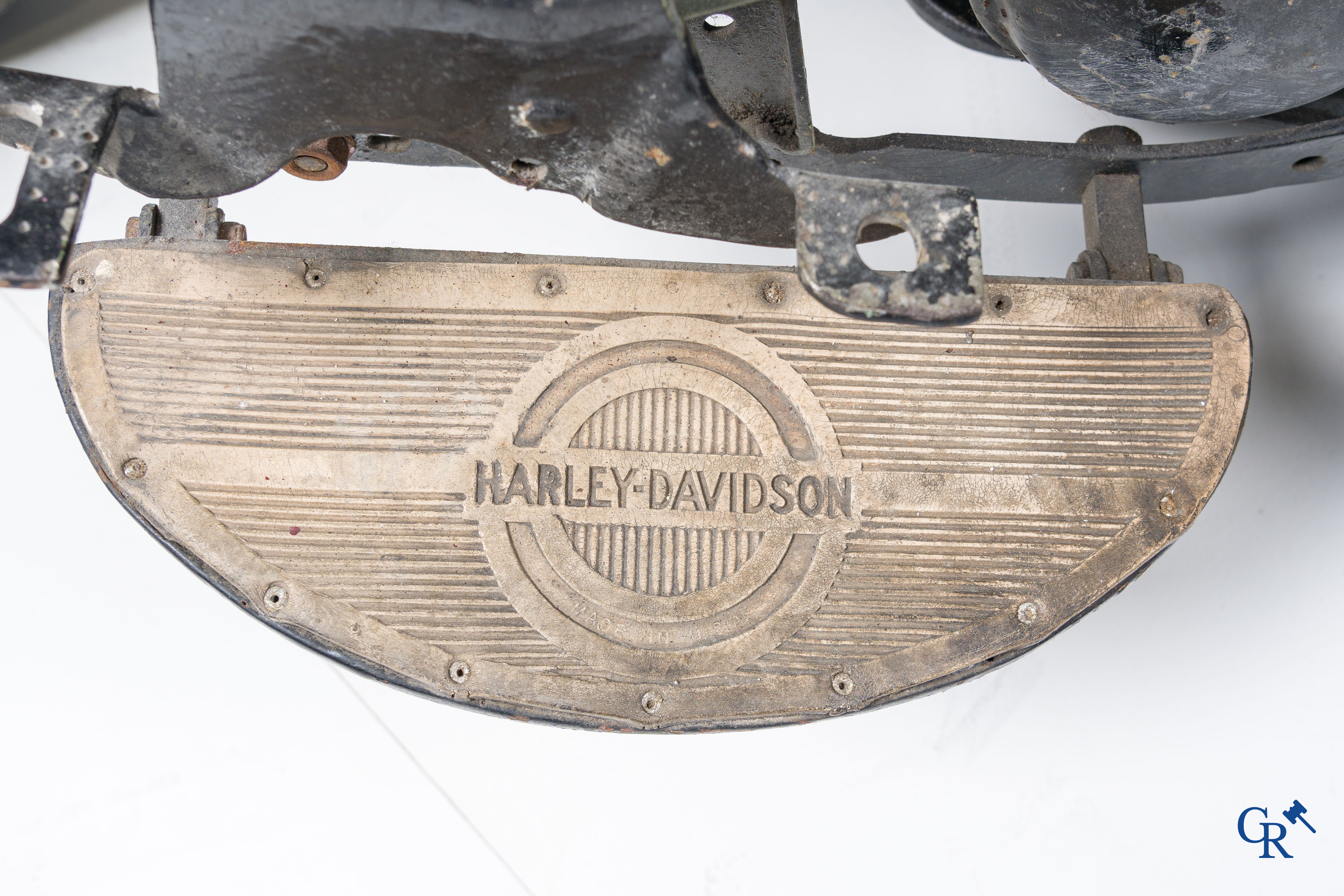 Harley Davidson, type WLA 750cc, circa 1940. Met zijspan uit latere periode. (schuurvondst)