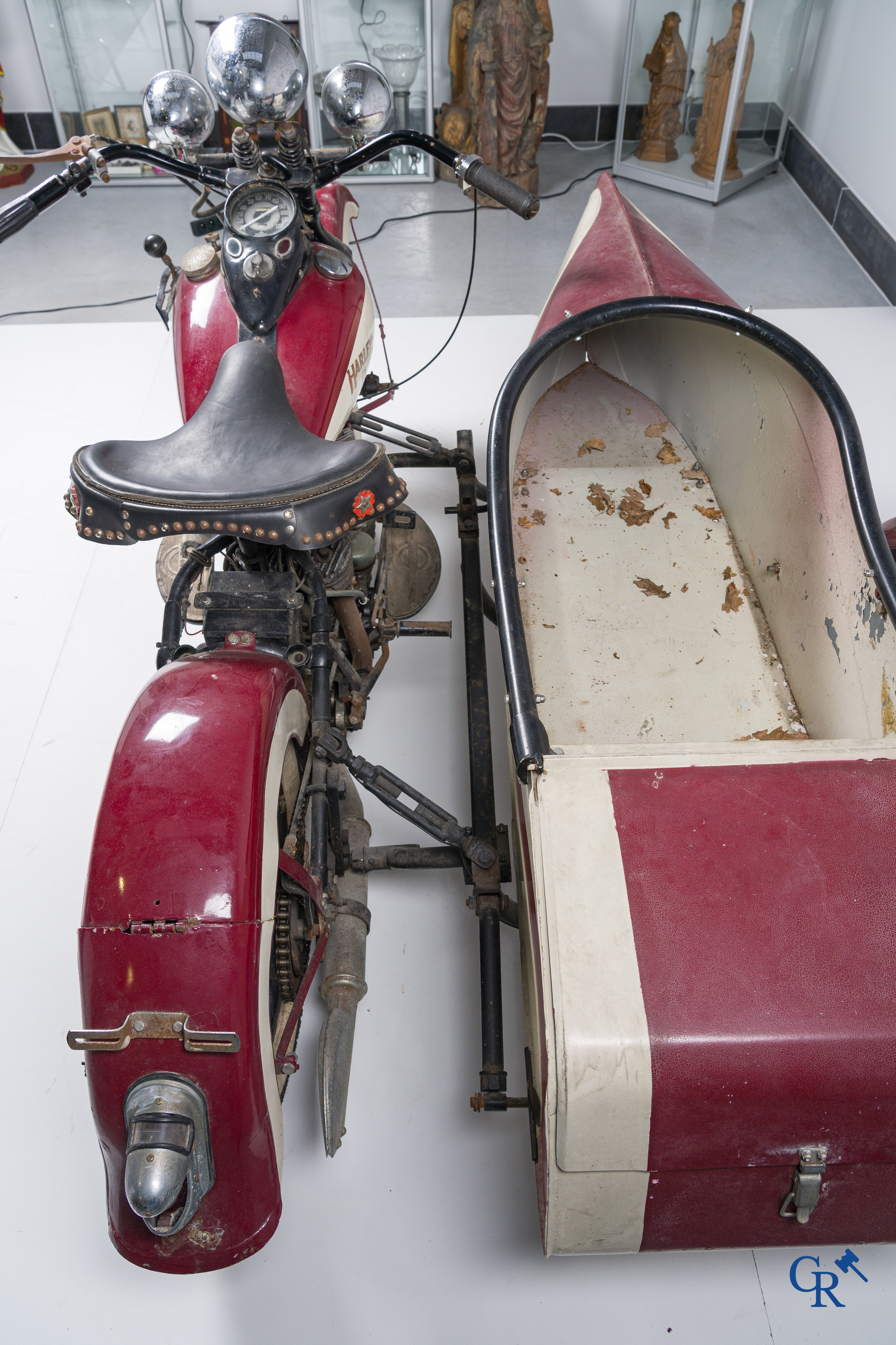 Harley Davidson, type WLA 750cc, circa 1940. Met zijspan uit latere periode. (schuurvondst)