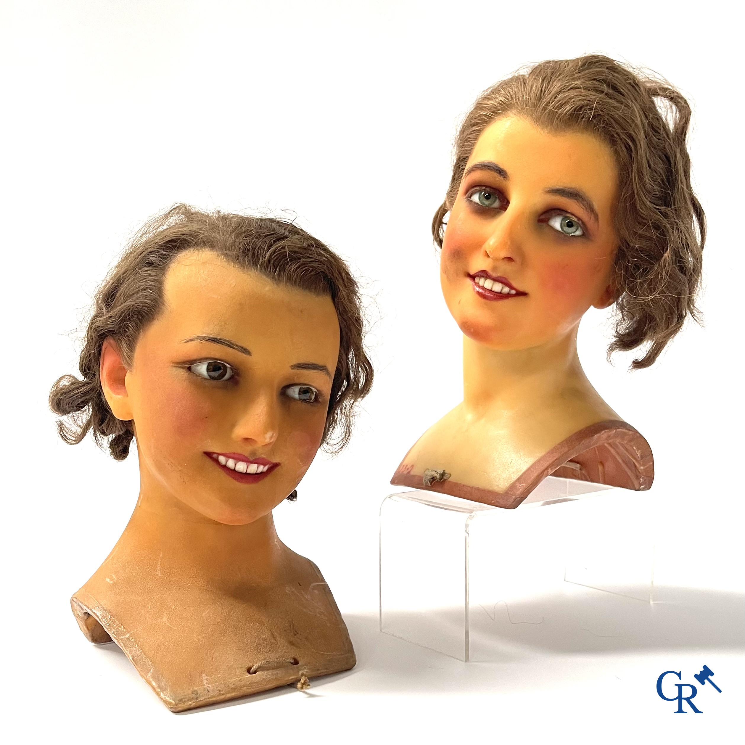 Een paar bustes voor mannequins in was met glazen ogen. Hoogstwaarschijnlijk Siegel of Pierre Imans. Circa 1920.