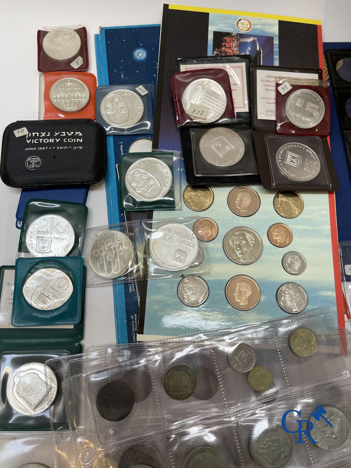 Coins: Large lot of various coins in silver, copper and nickel.