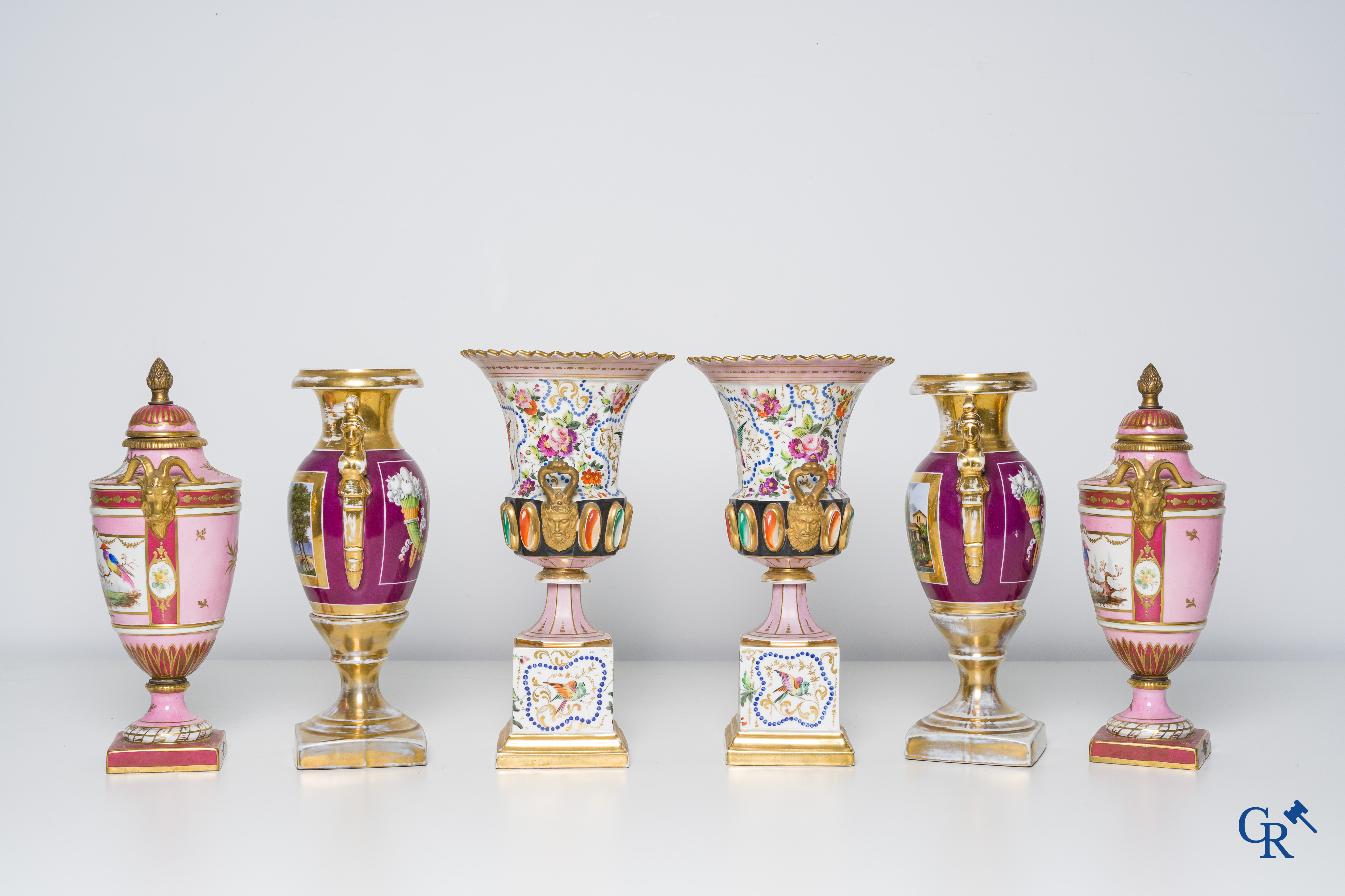 Porcelaine européenne, un lot de 3 paires de vases empire.