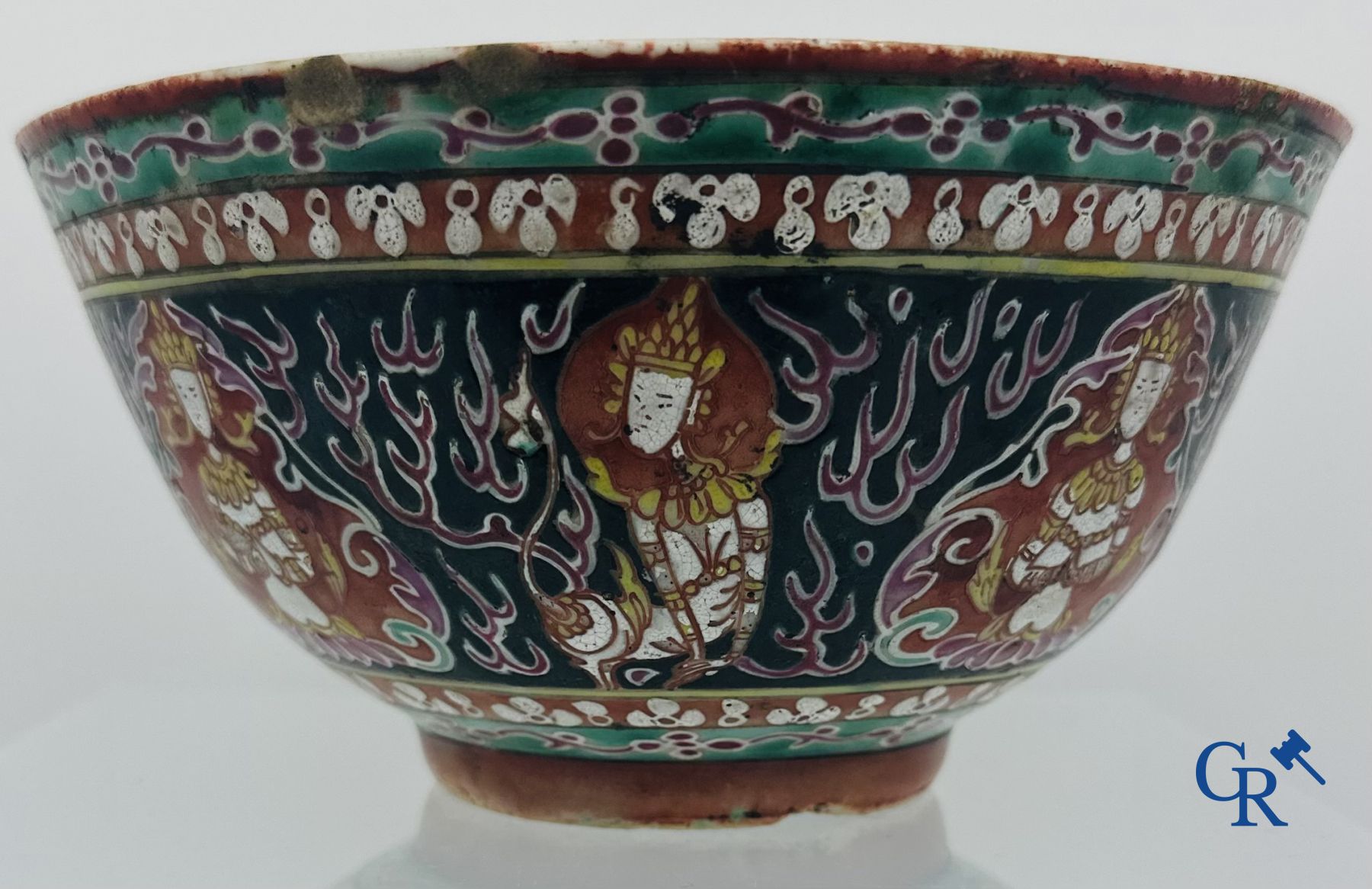 A Chinese bowl in Bencharong porcelain. 19th century.