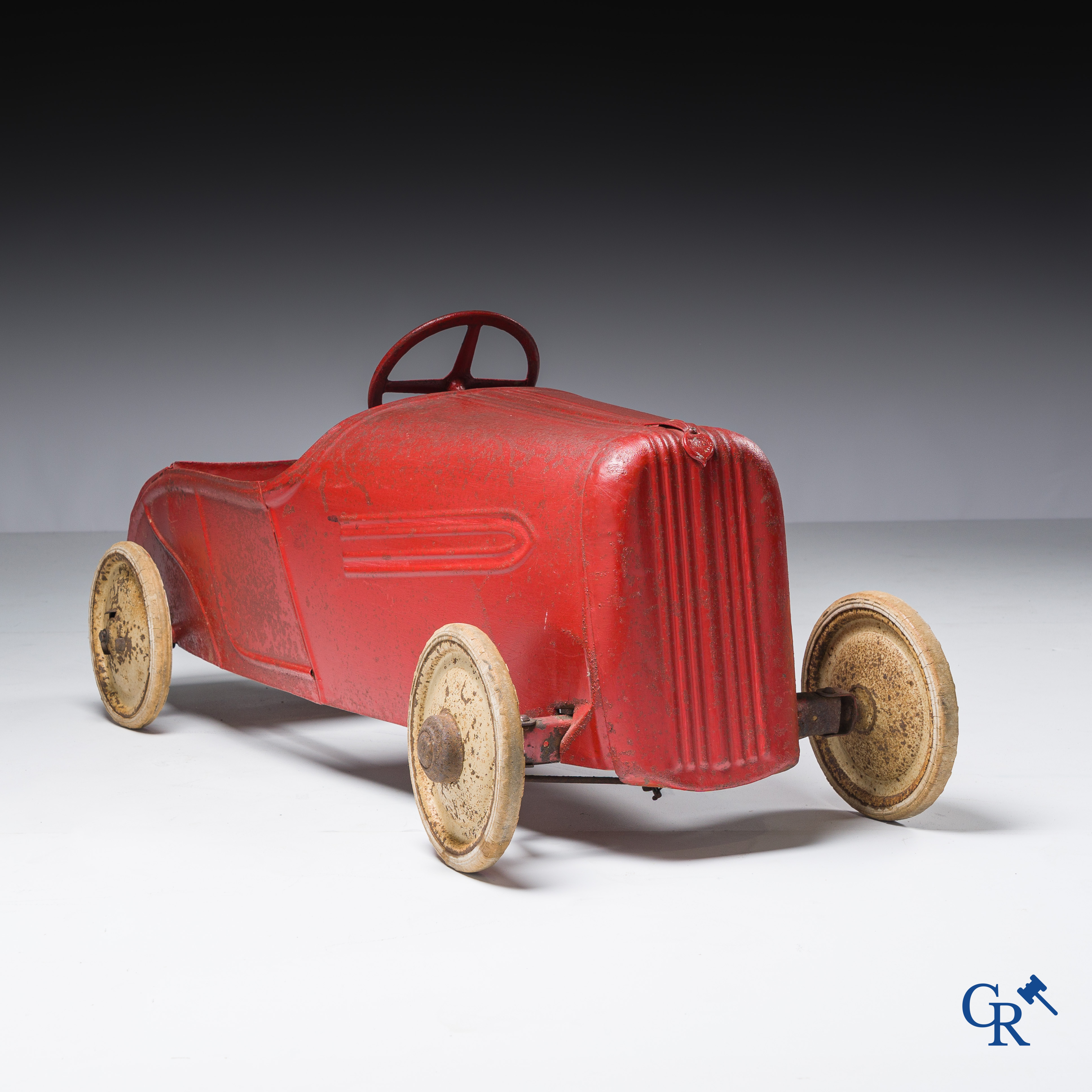 Torck, Deinze. Pedal car with white rubber tires and original emblem. 