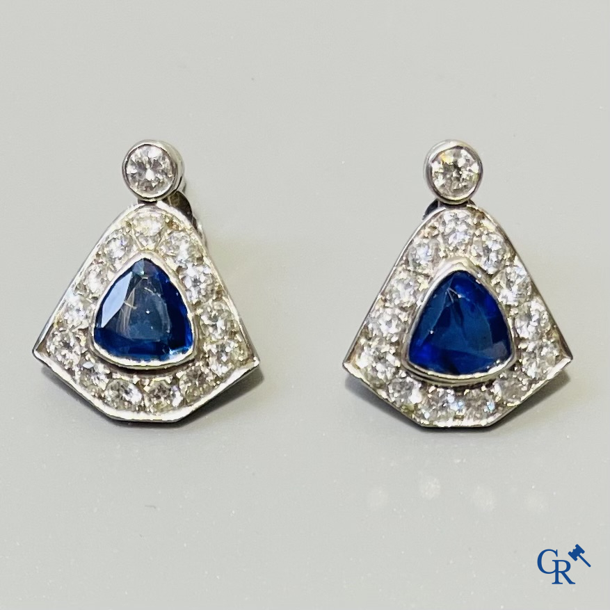 Jewellery, a beautiful pair of Art Deco earrings in white gold 750°/00 each set with a sapphire and 14 diamonds.