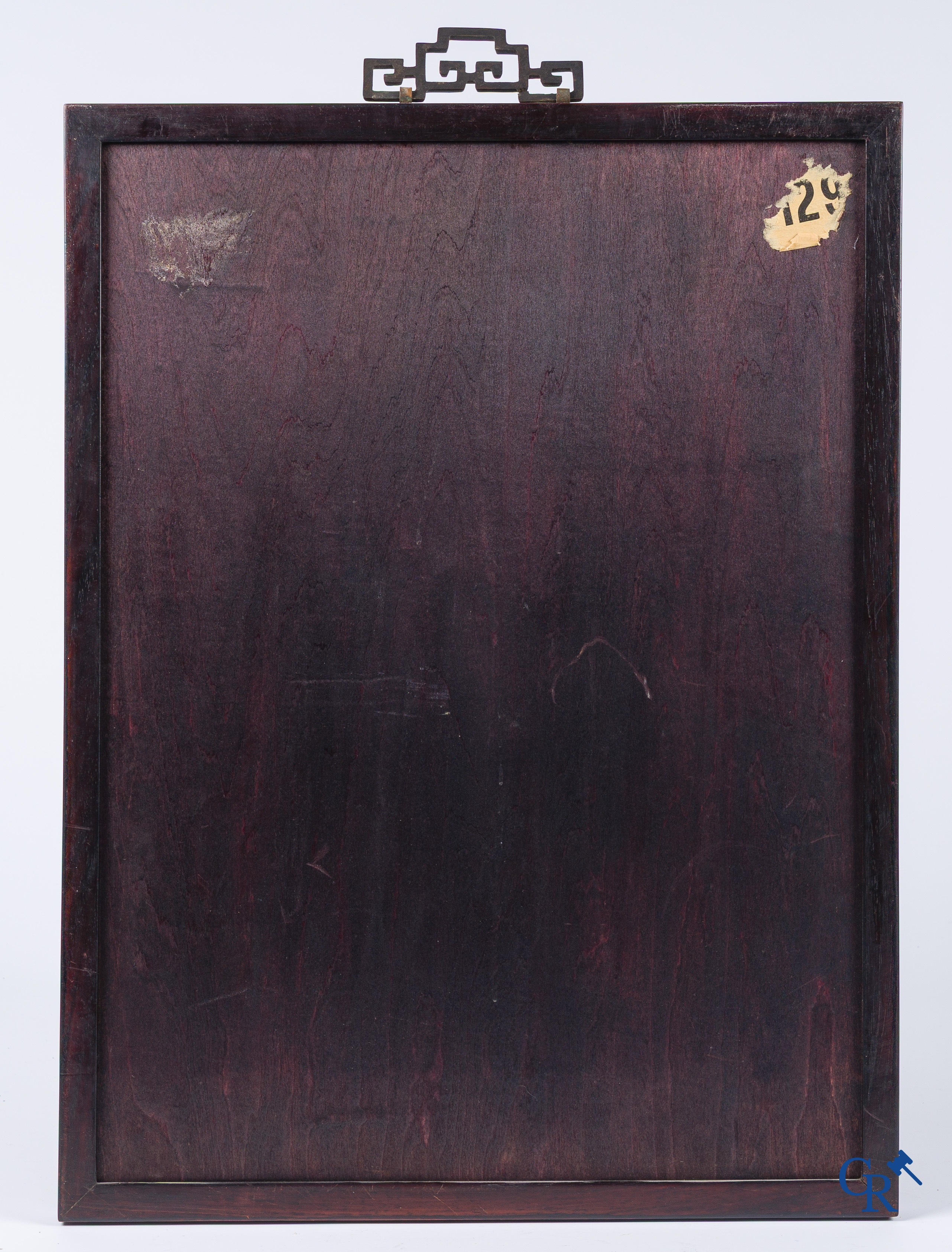 Aziatica, een grote Chinese porselein plakket met vogels en bloementakken. Gemerkt.