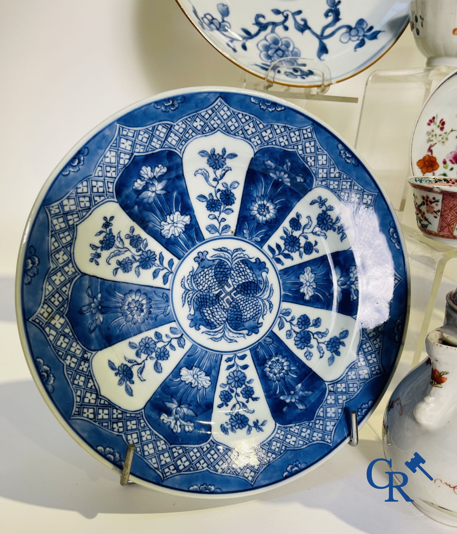 Porcelaine chinoise: 16 pièces de porcelaine chinoise XVIIIème et XIXème.