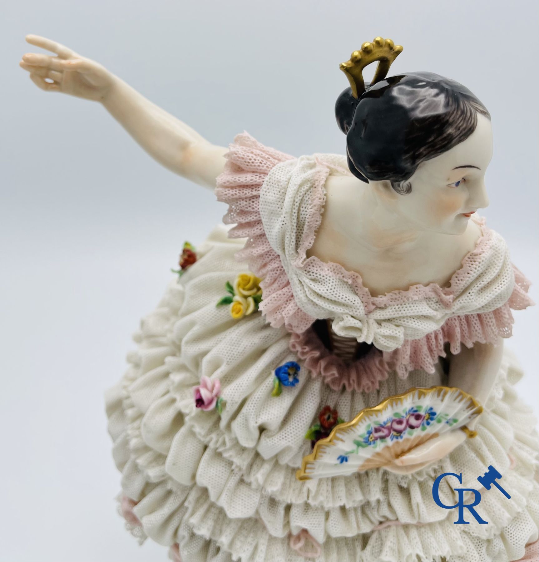 Volkstedt Rudolstadt: Grande figurine d'une danseuse en porcelaine dentelle, "lace porcelain".