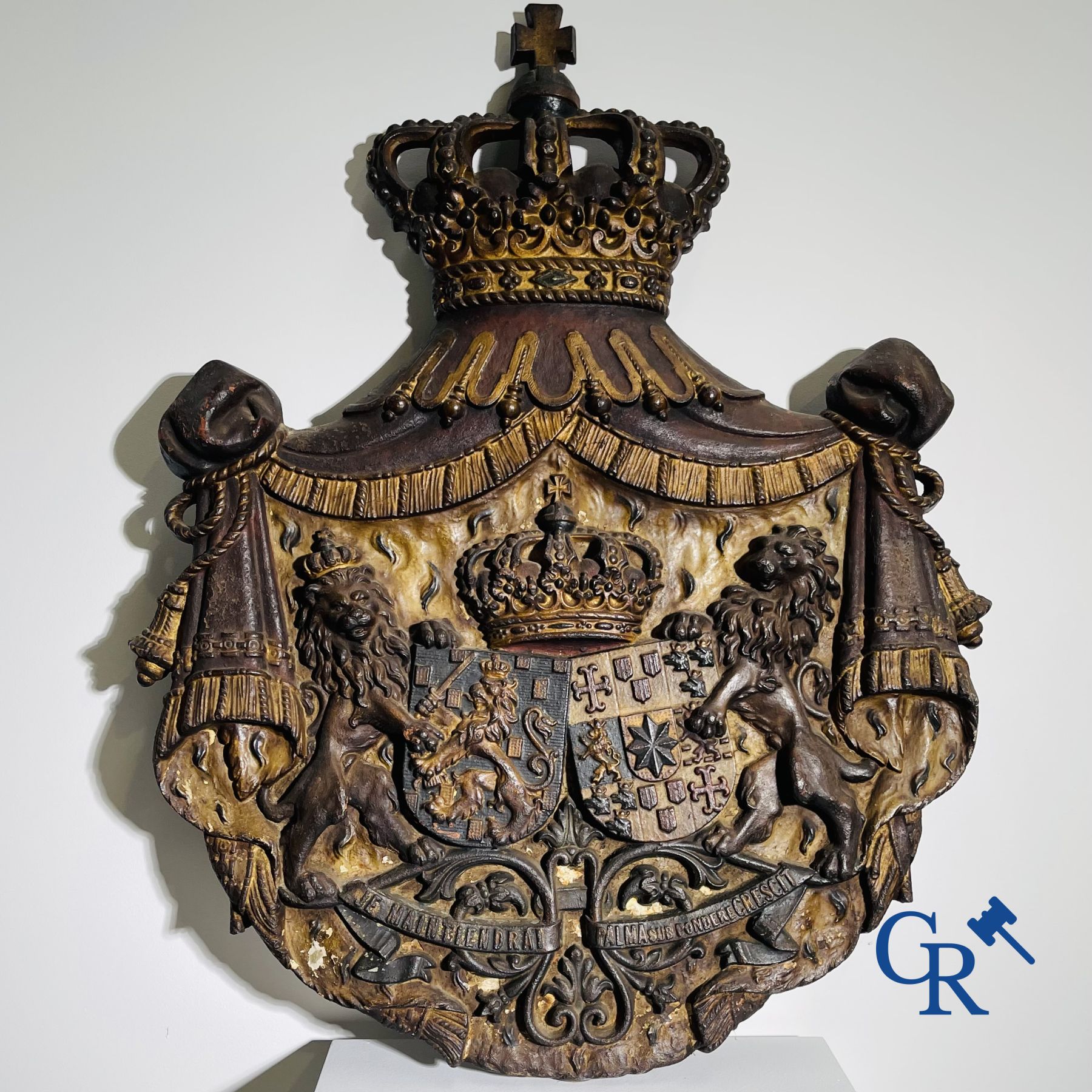 Exceptionally Royal Coat of Arms in dented and polychrome cast iron. the Netherlands, 19th century.