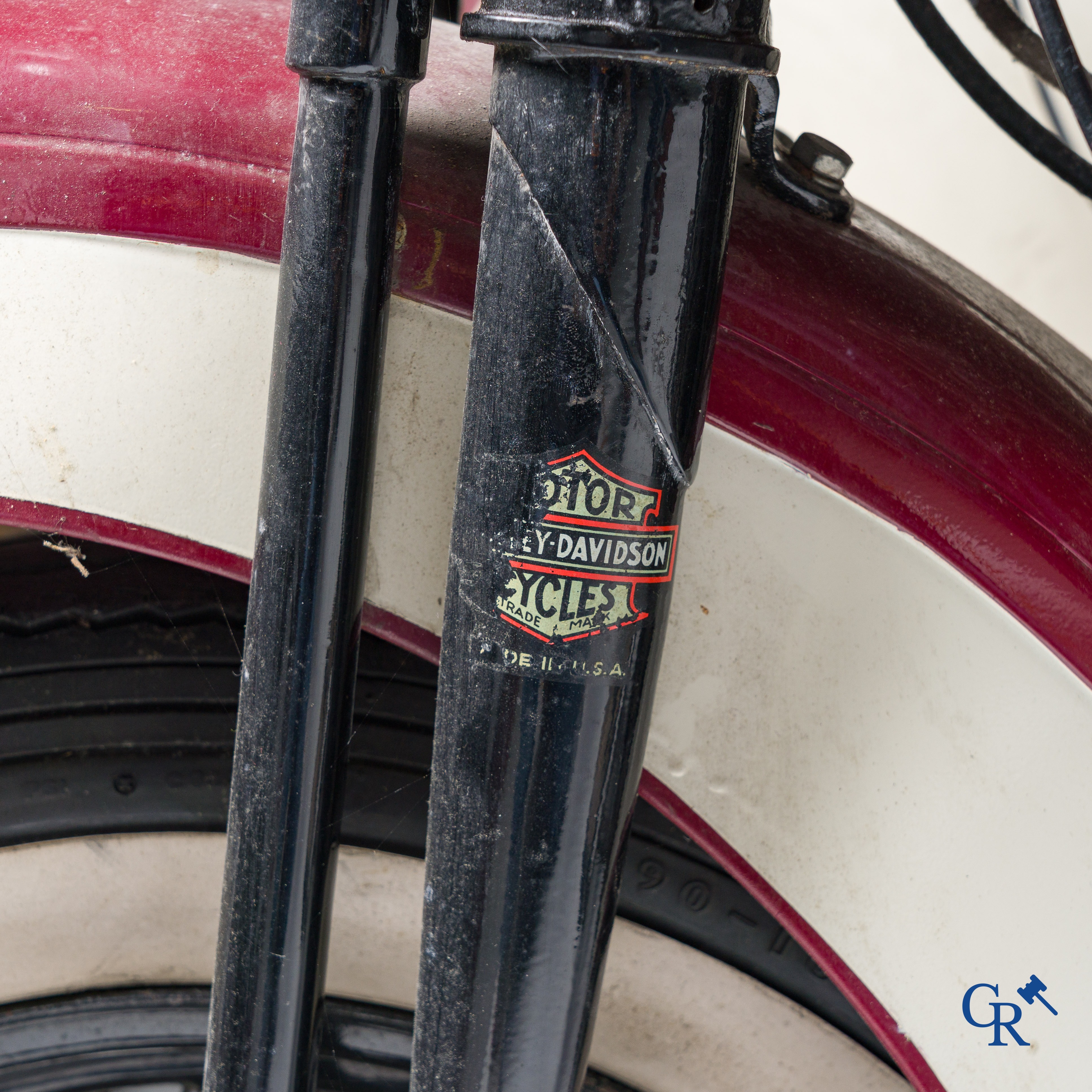 Harley Davidson, type WLA 750cc, circa 1940. Met zijspan uit latere periode. (schuurvondst)