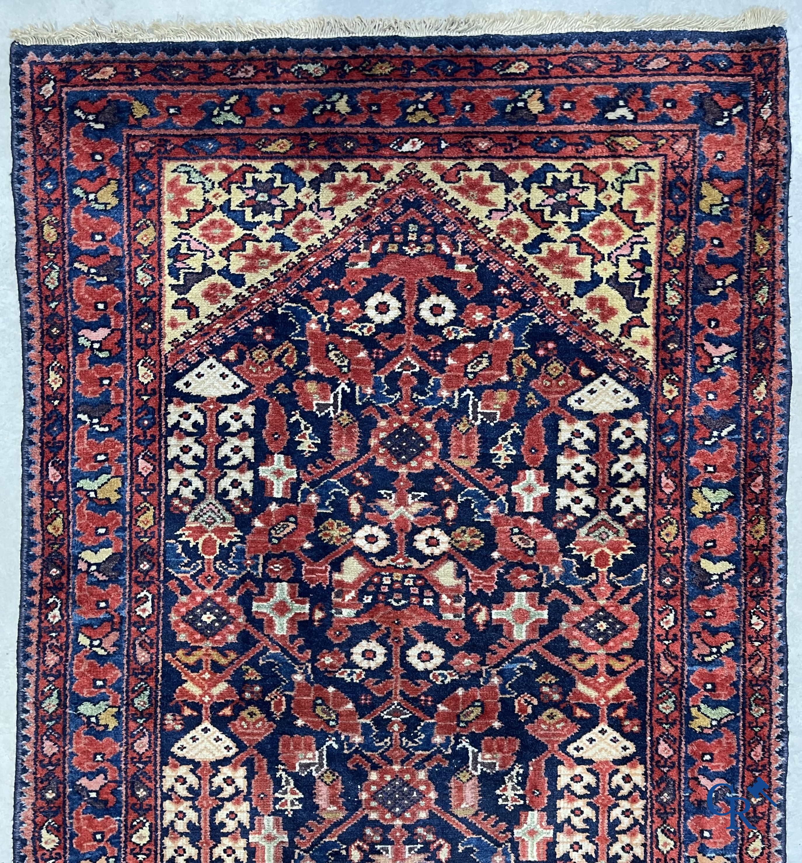 Tapis orientaux: Tapis oriental antique noué à la main.