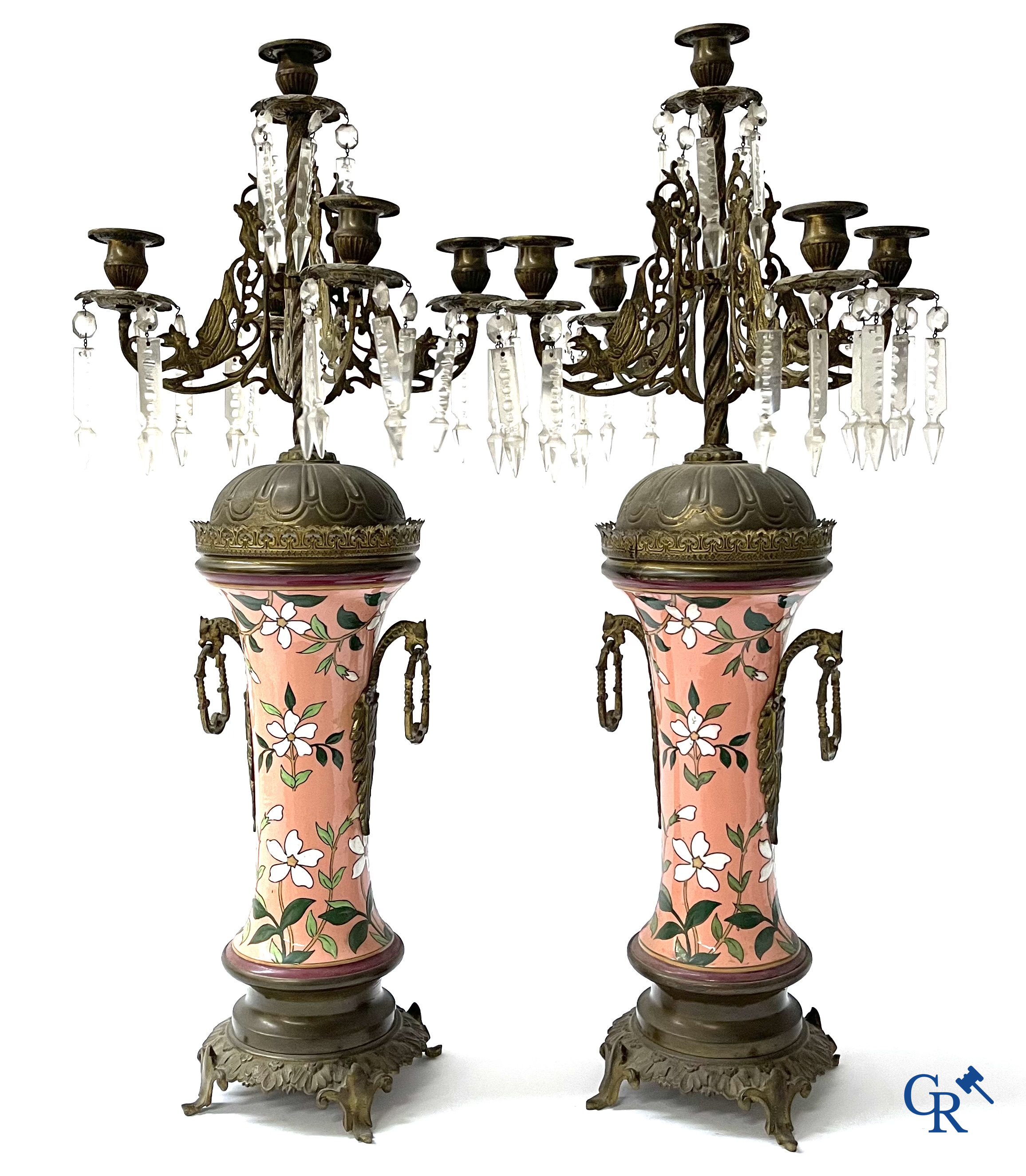 Une importante garniture de cheminée en faïence émaillée et bronze. Art nouveau. Vers 1900.