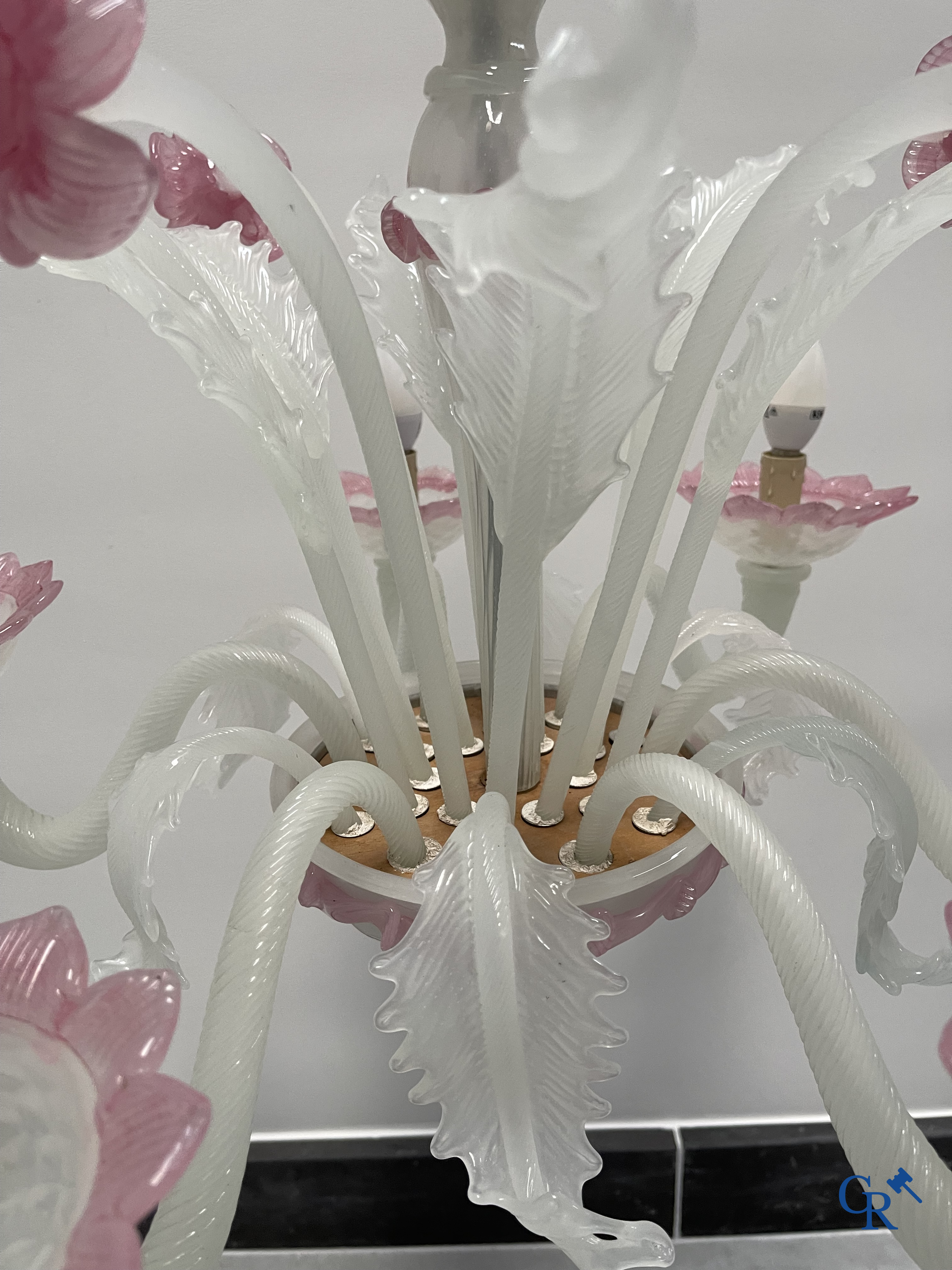 2 grands lustres vénitiens.