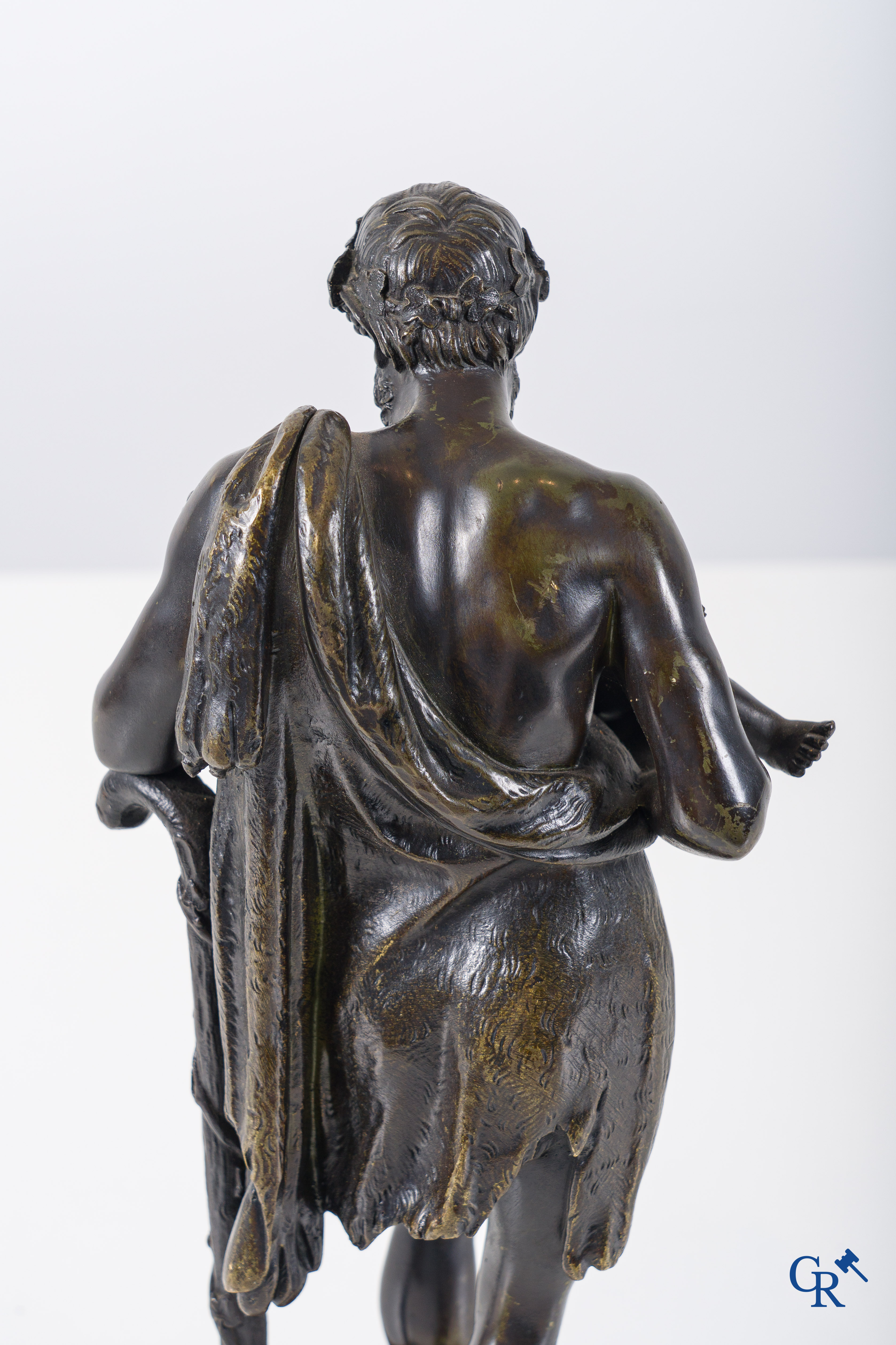 Travail français vers 1830-1840. Silène avec l'enfant Dionysos, statue en bronze d'après un modèle antique.