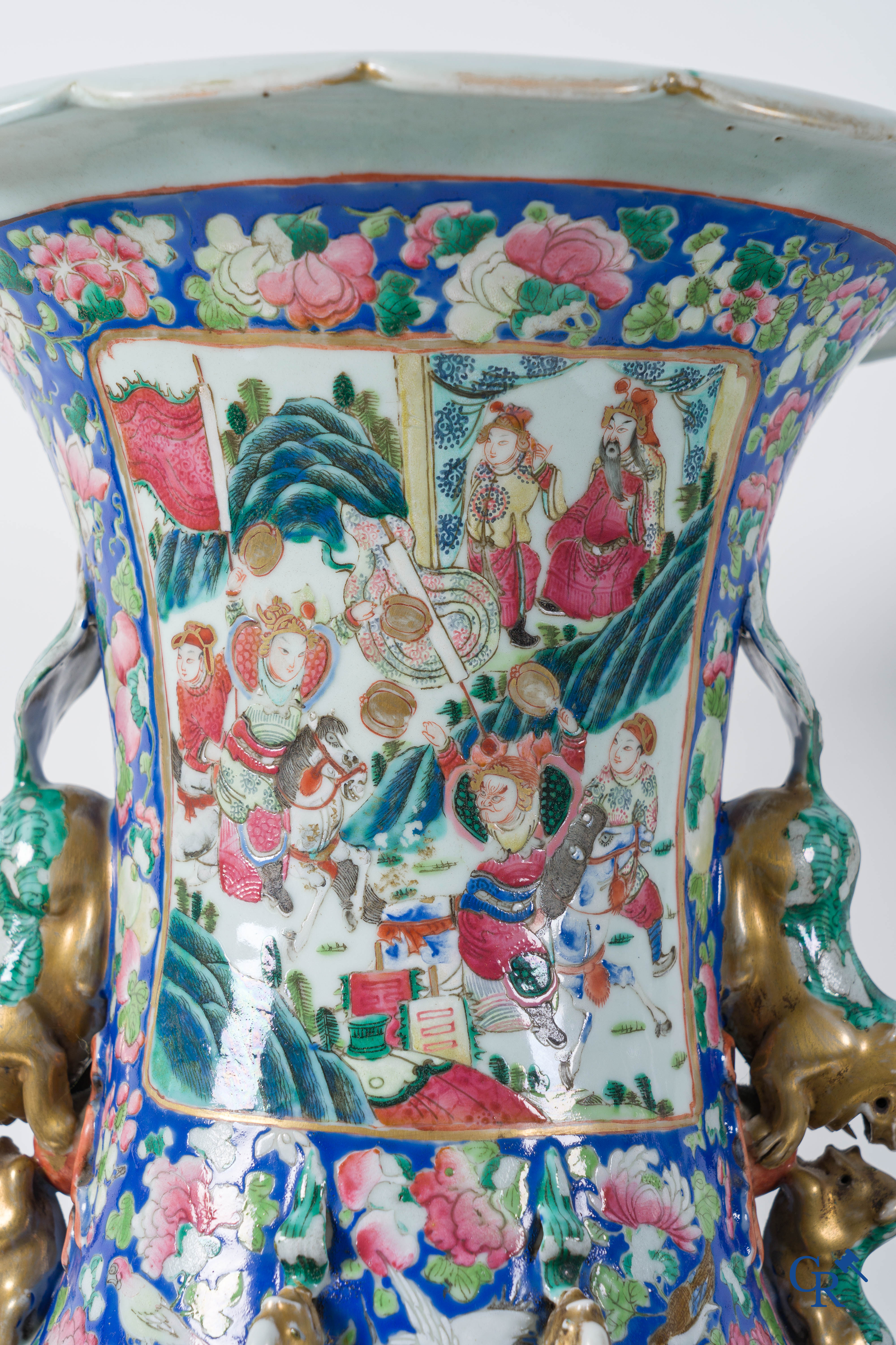 Asian Art: Chinese porcelain. A pair of imposing Chinese vases with famille rose decor. China 19th century.