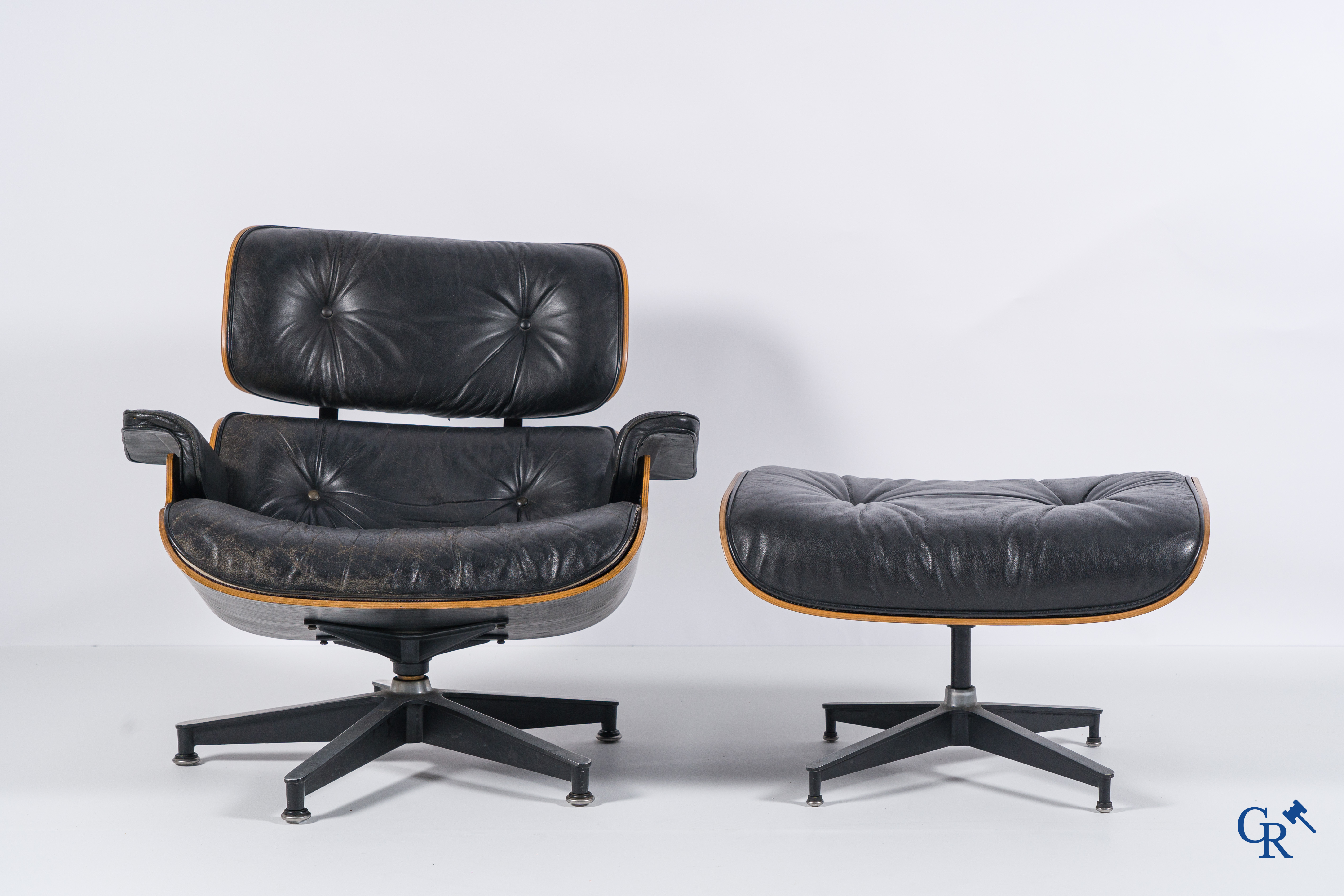 Charles & Ray Eames (1907 - 1978). Herman Miller, Lounge chair and Ottoman.