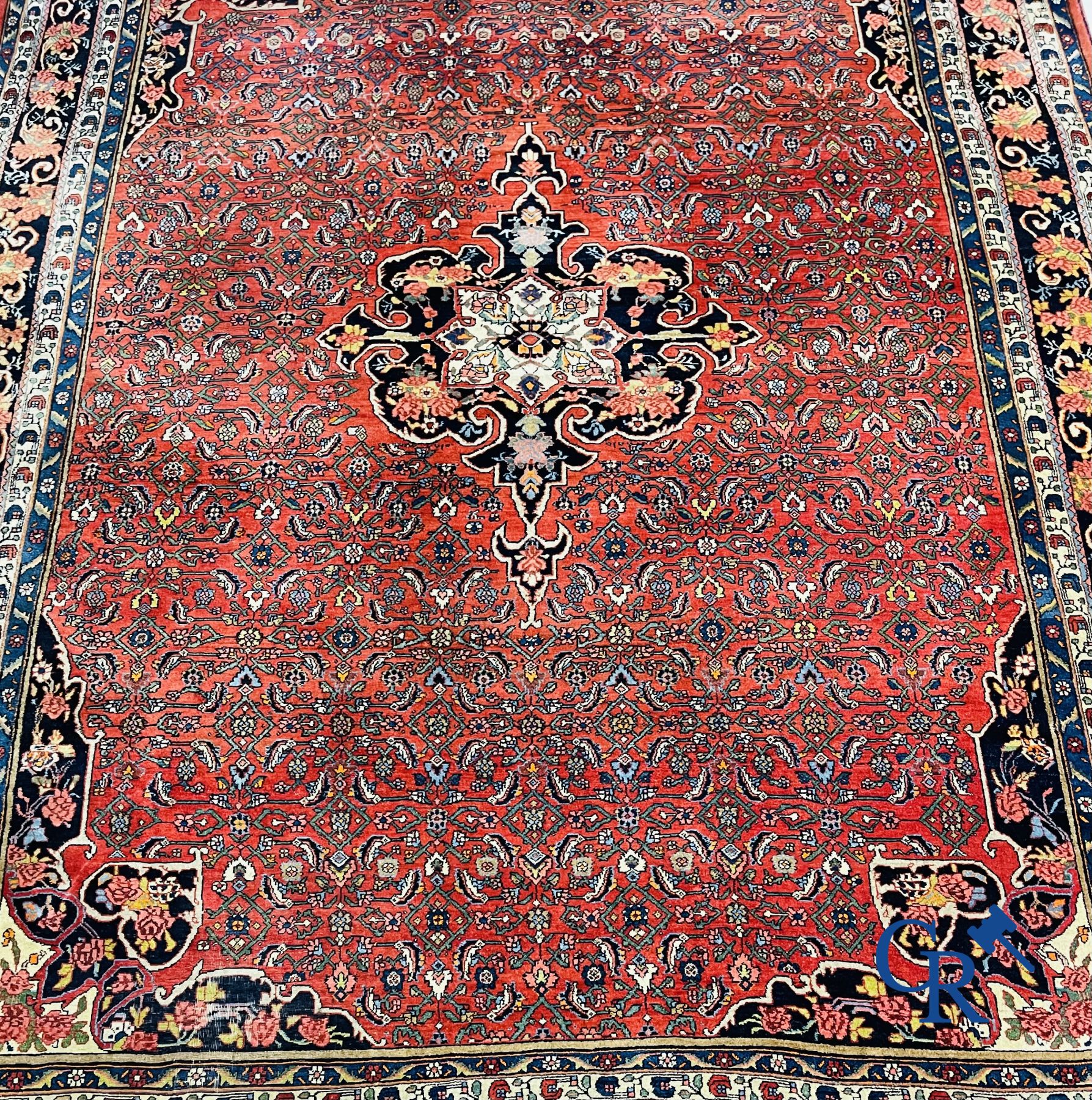 Tapis persan : Iran. Grand tapis Heriz.