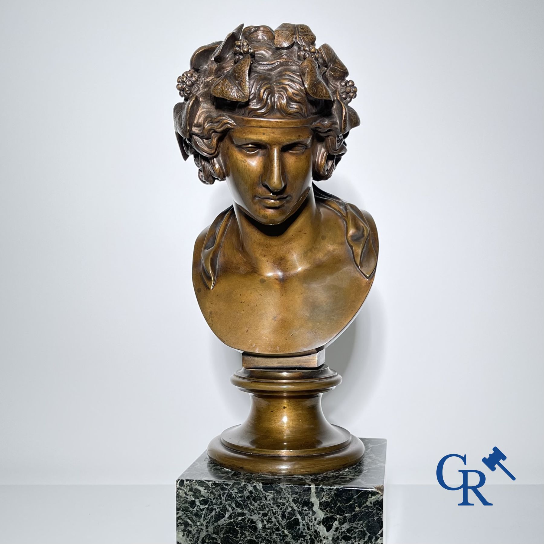 Bronze/Sculpture: Bronze bust in the antique style.