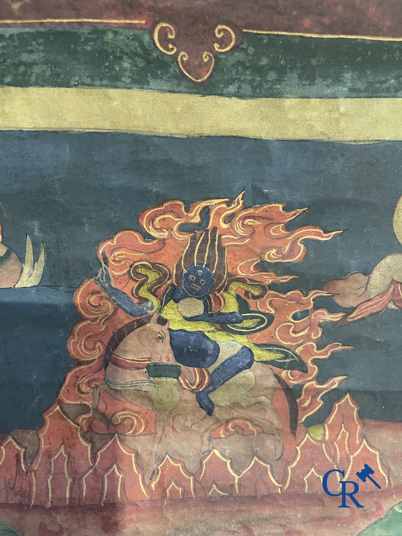 Aziatica: een kavel bestaande uit 4 beelden en een thangka.