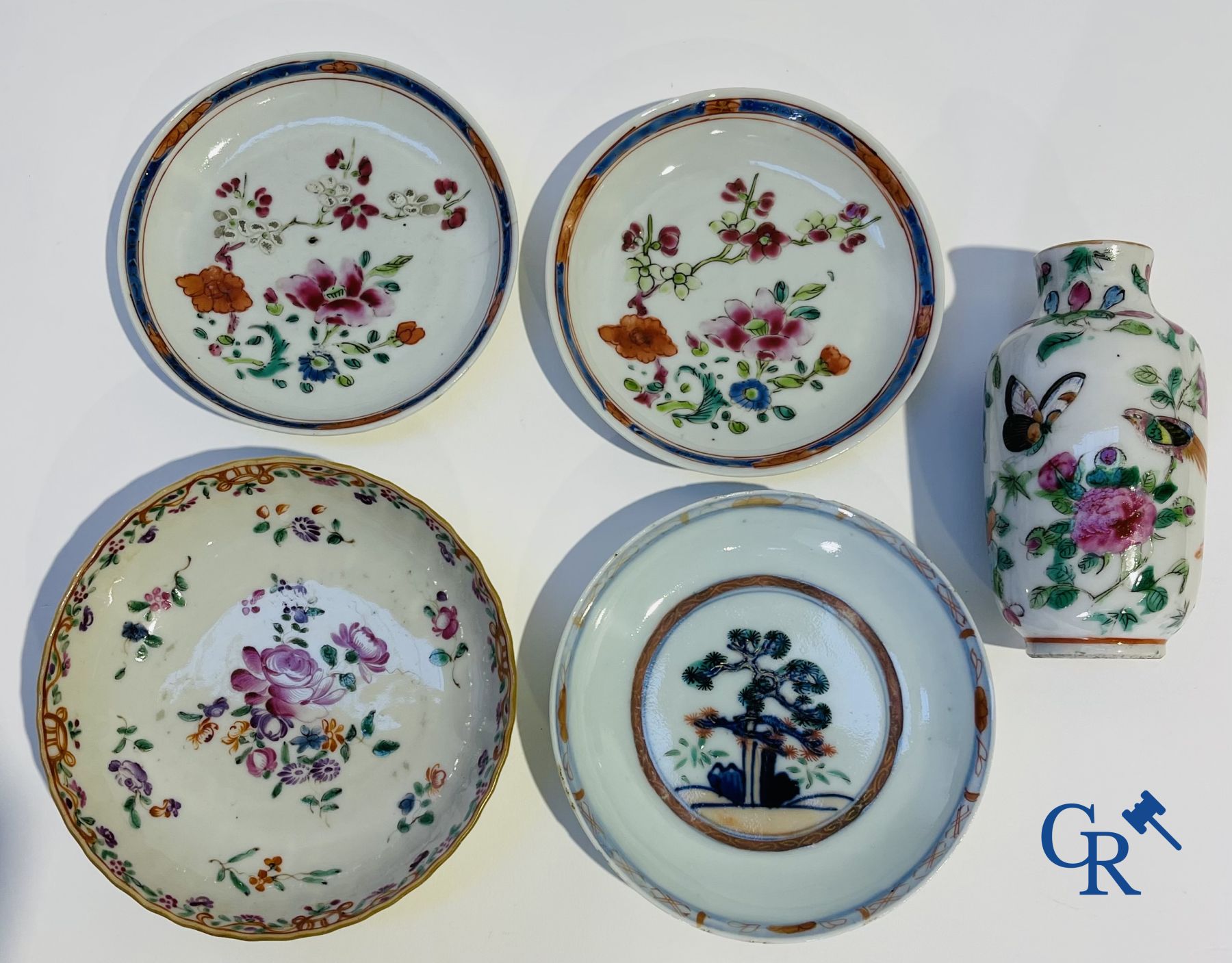 Porcelaine chinoise: 16 pièces de porcelaine chinoise XVIIIème et XIXème.