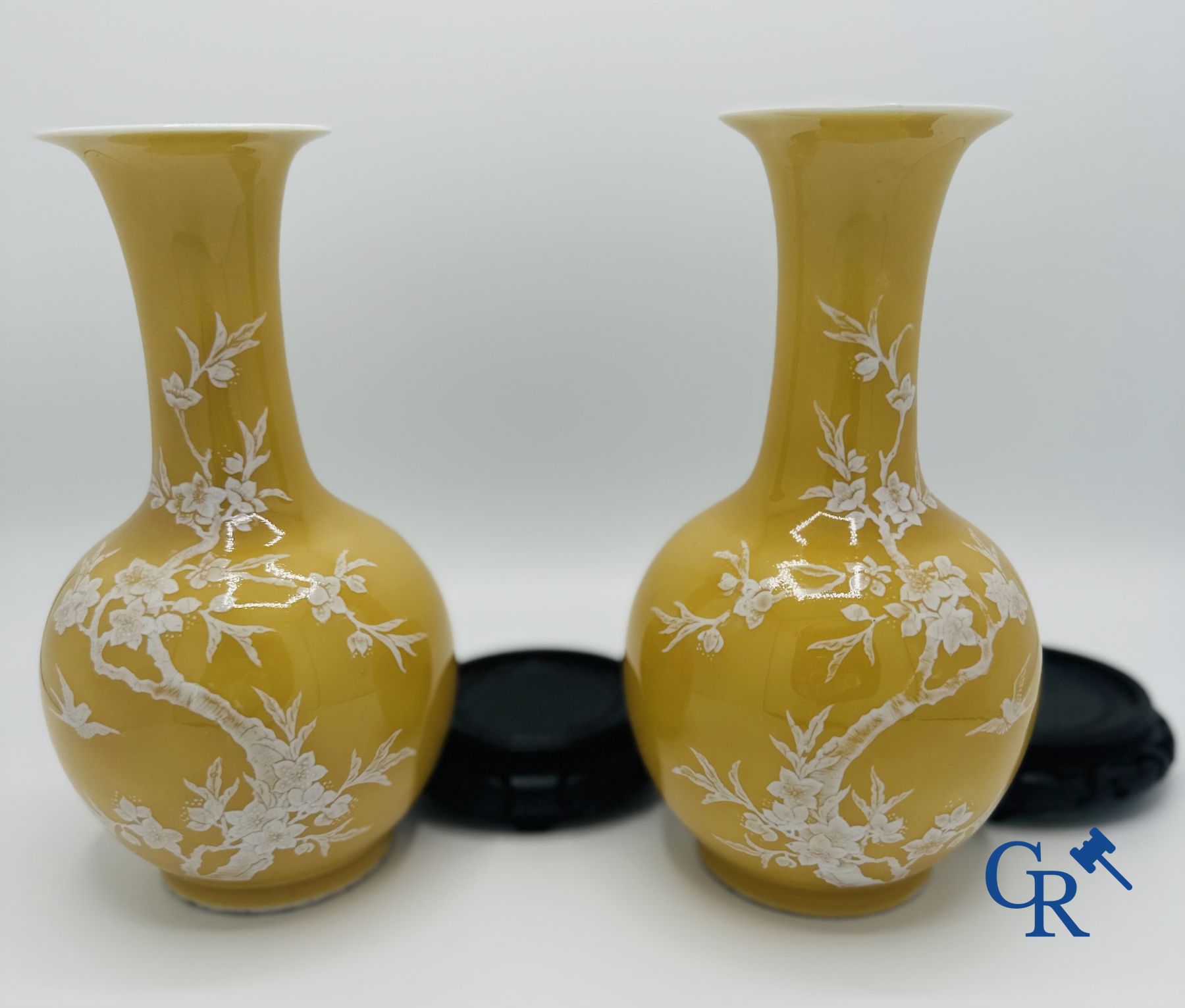 Chinese porcelain: Pair of Chinese vases with a floral decor on a yellow glazed surface. 20th century.