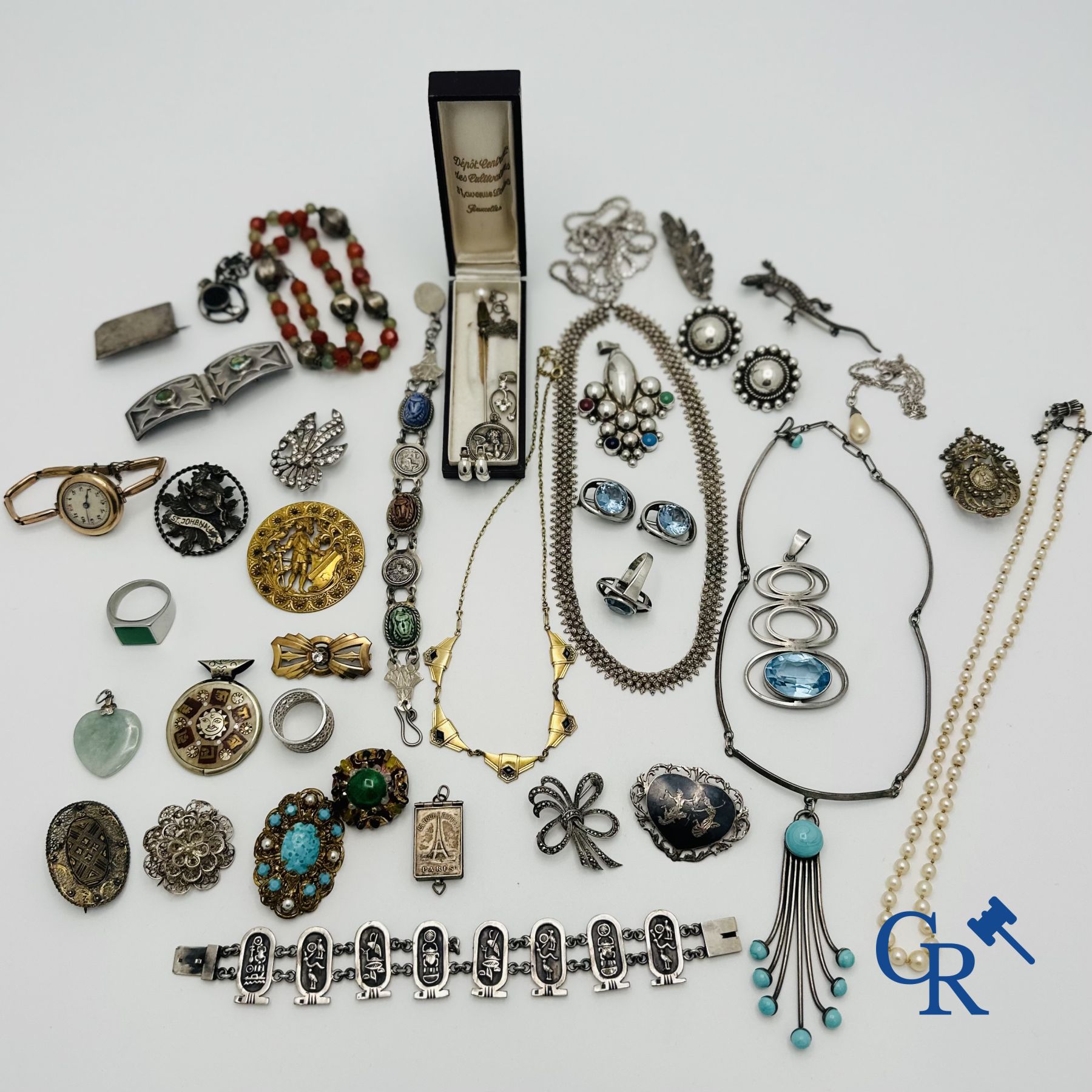 Jewellery-timepieces: Lot of fantasy jewellery and a ladies' timepiece.