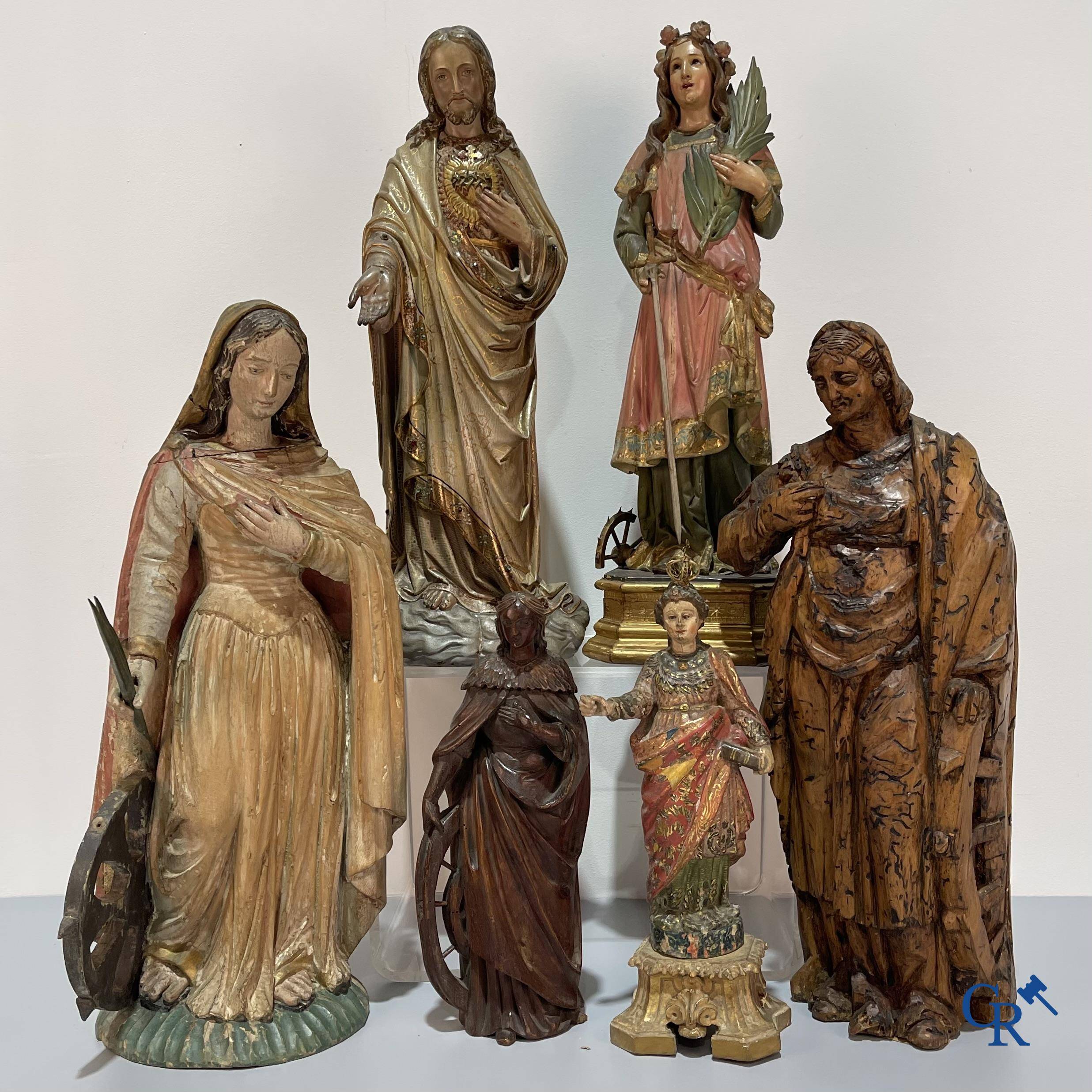 Religieuze objecten, 6 antieke houtgesculpteerde religieuze voorstellingen. 18e-19e eeuw.