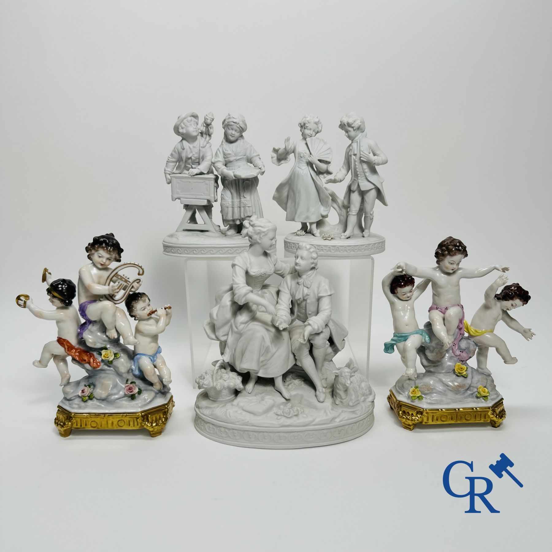 Porcelaine: Volkstedt Rudolstadt: Lot de 2 groupes en porcelaine et 3 groupes en biscuit blanc. Marqué.