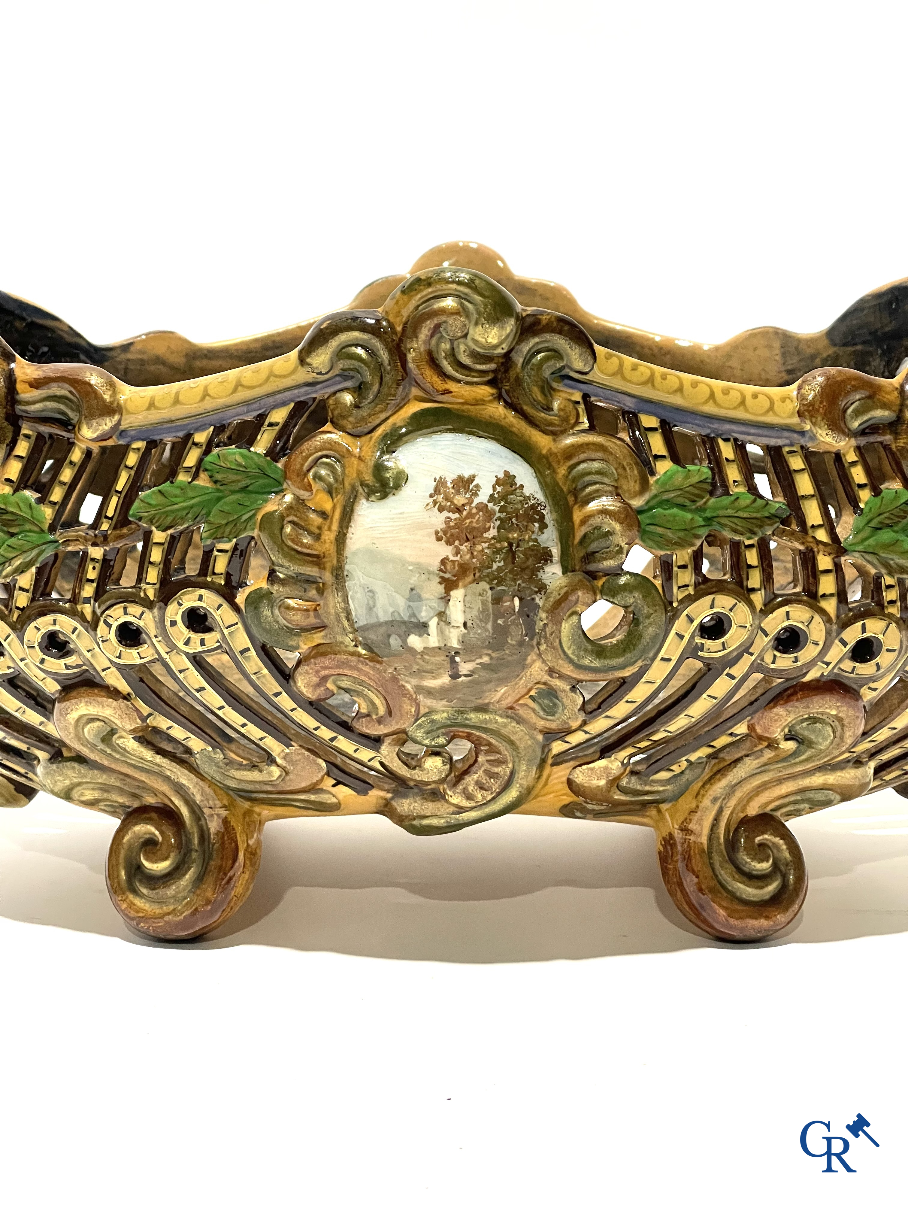 Emile Gallé Nancy, groot tafelmiddenstuk in geëmailleerde faience. Gesigneerd Gallé Nancy deposé.