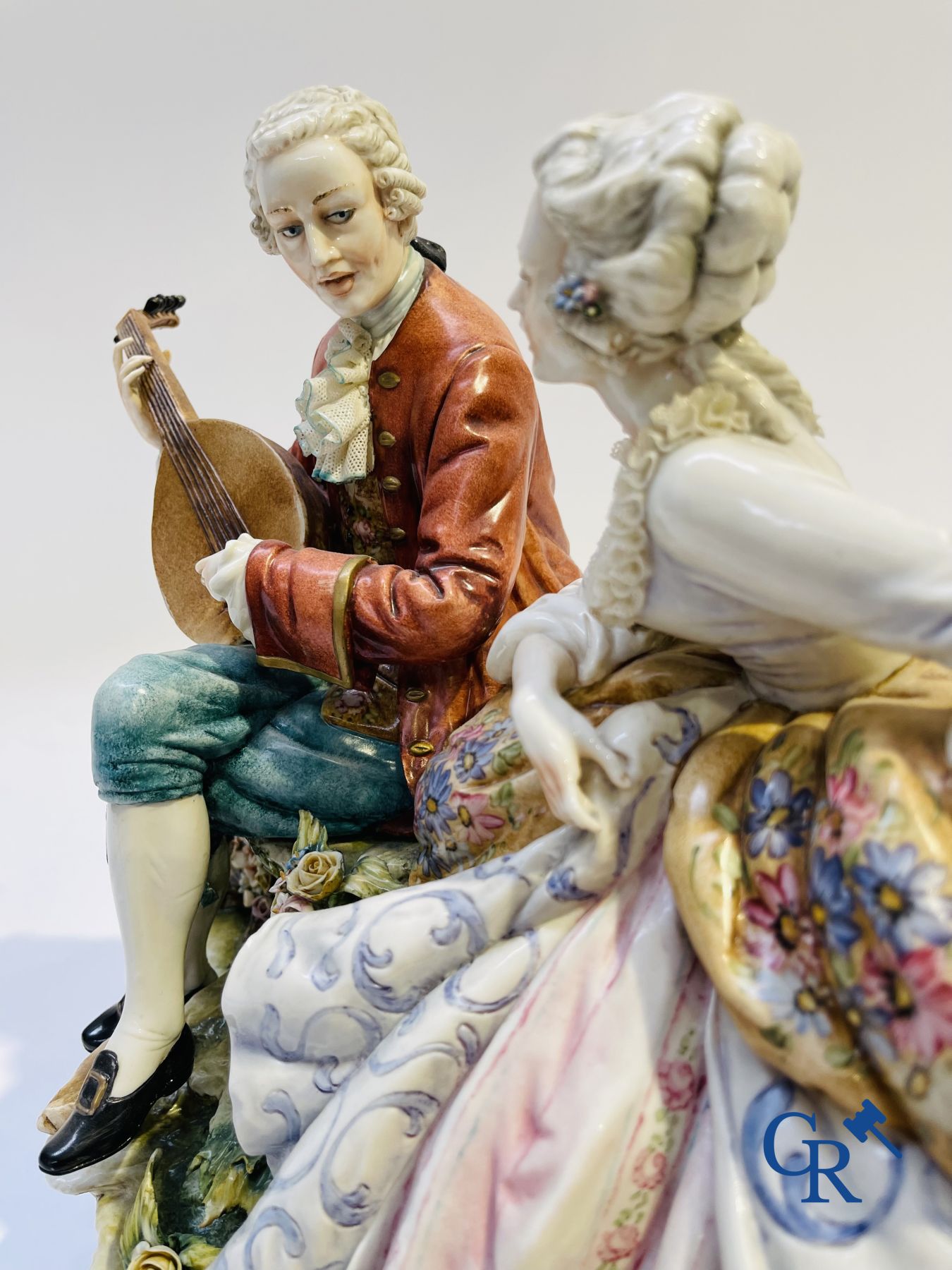 Porcelaine: Capodimonte: Exceptionnel groupe en porcelaine italienne avec dentelle.