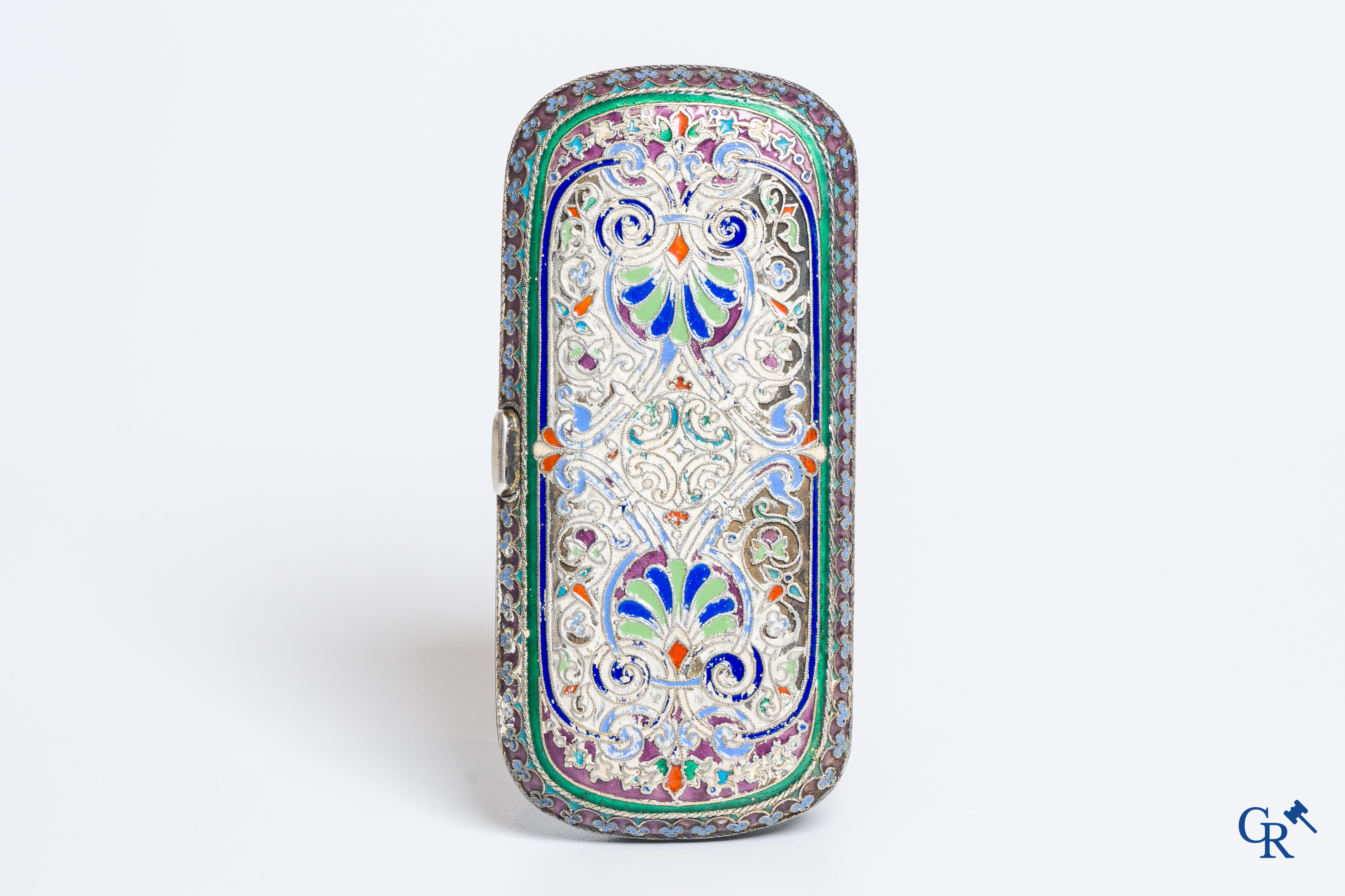 Russian silver: Cigarette holder in silver and enamel, interior in vermeil. <br />
Pavel Ovchhinnikov, Moscow around 1887.