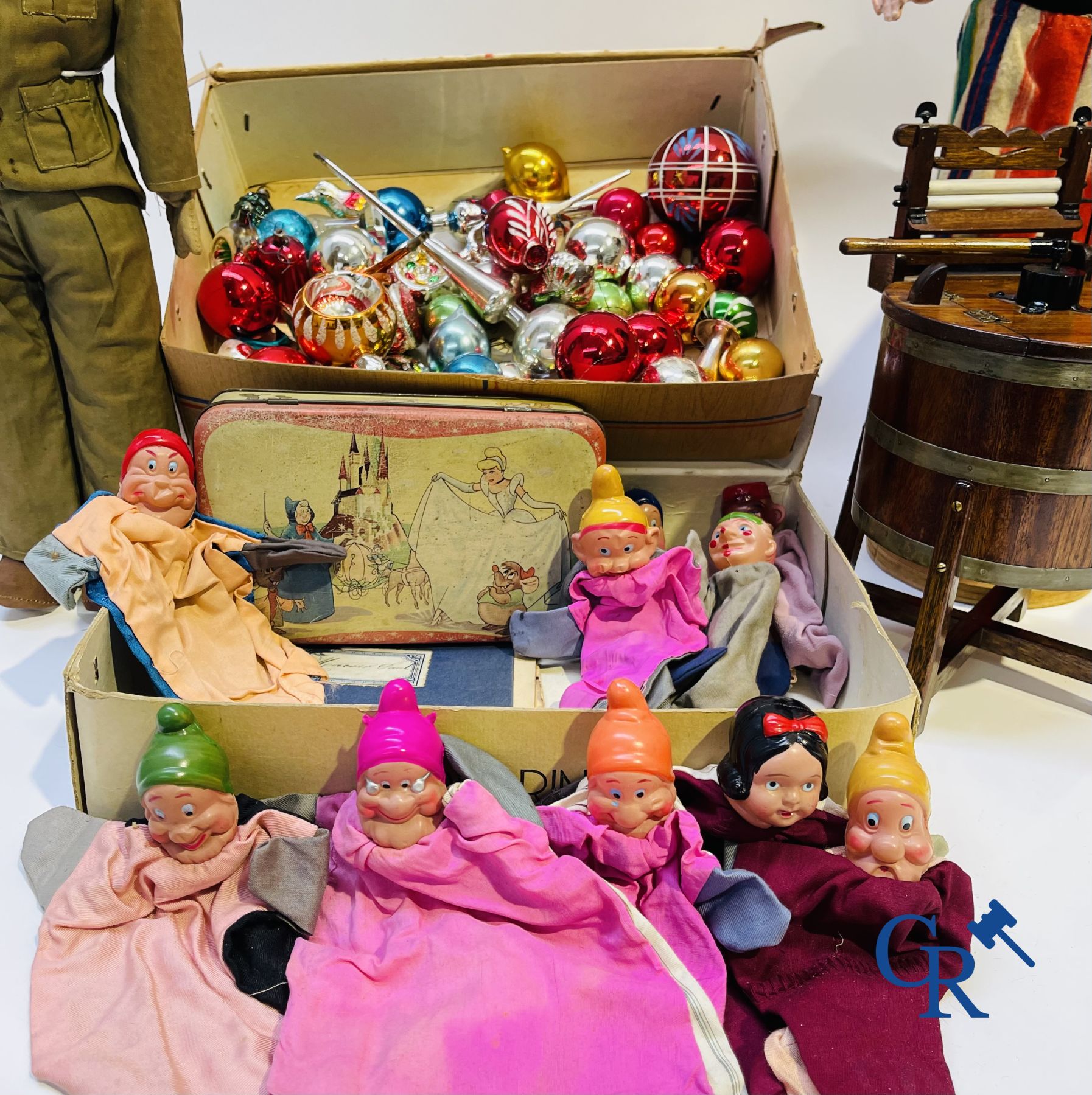 Toys: antique dolls: A lot of diverse toys.