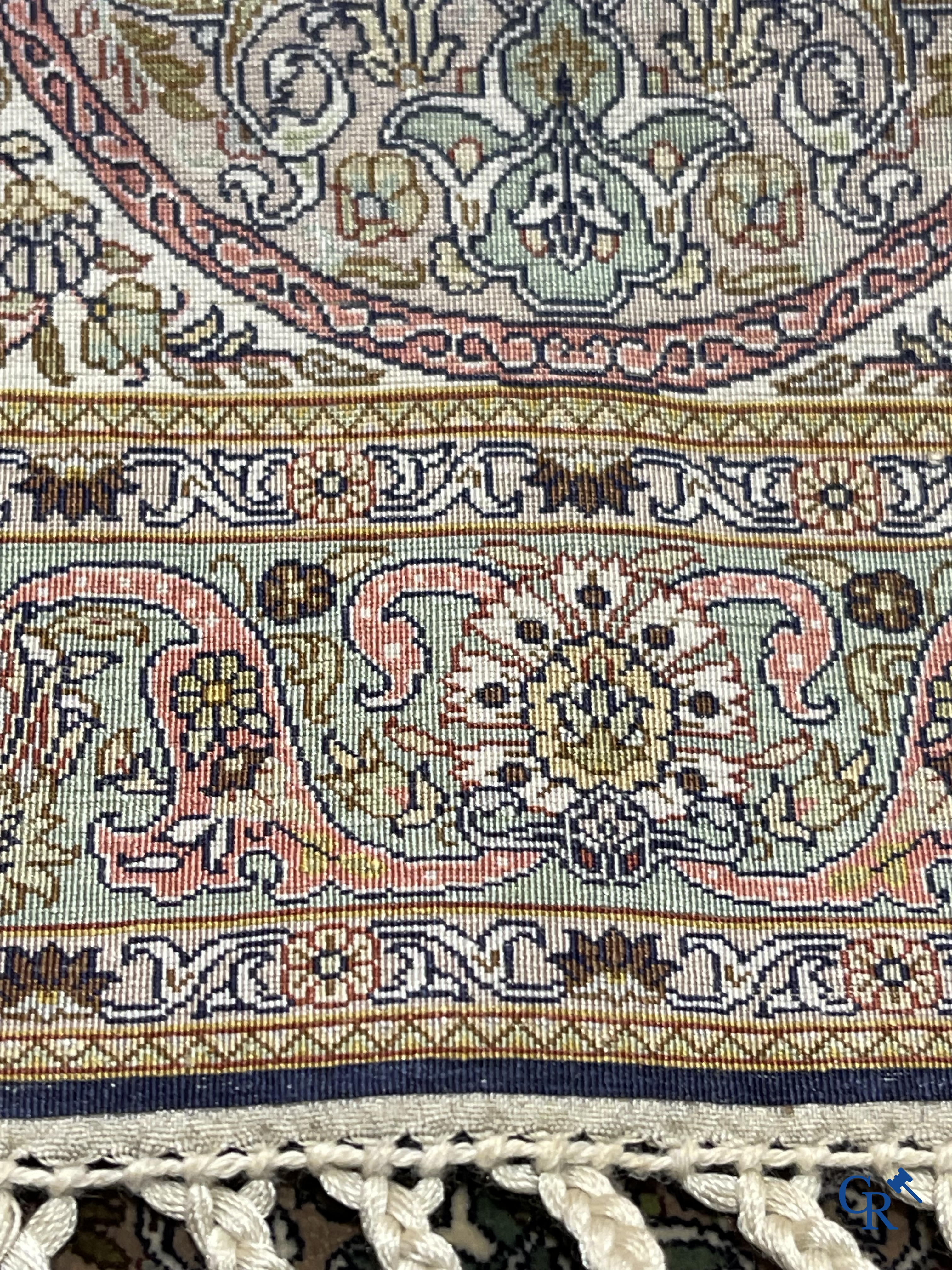 Tapis d'orient, une exceptionelle tapisserie miniature en soie finement nouée.