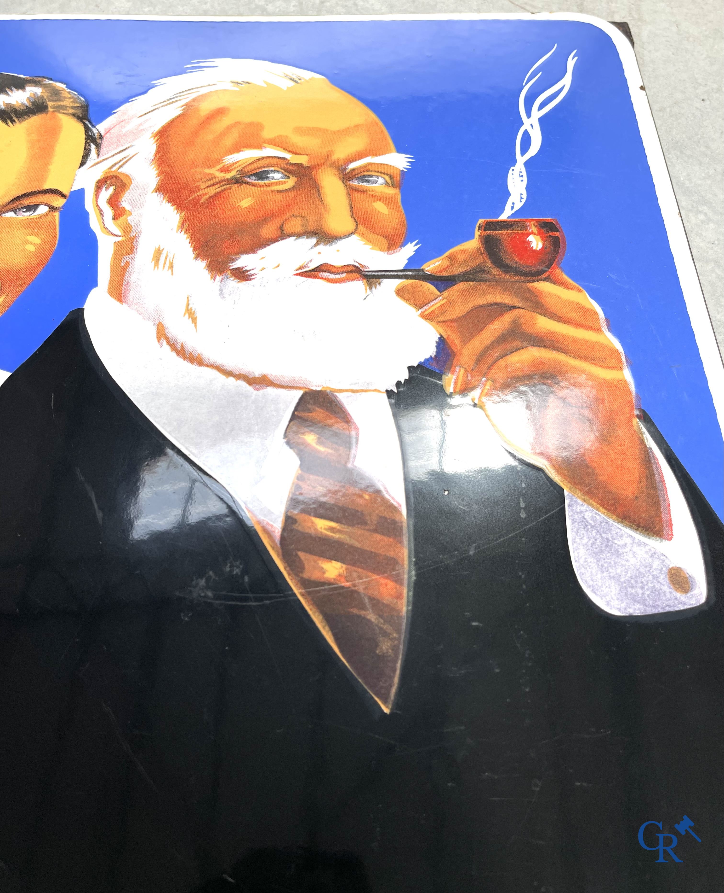 AJJA, Emaille reclamebord voor de tabakswaren van AJJA. Emaillerie Odon Warland. T.P. Bruxelles 1952.