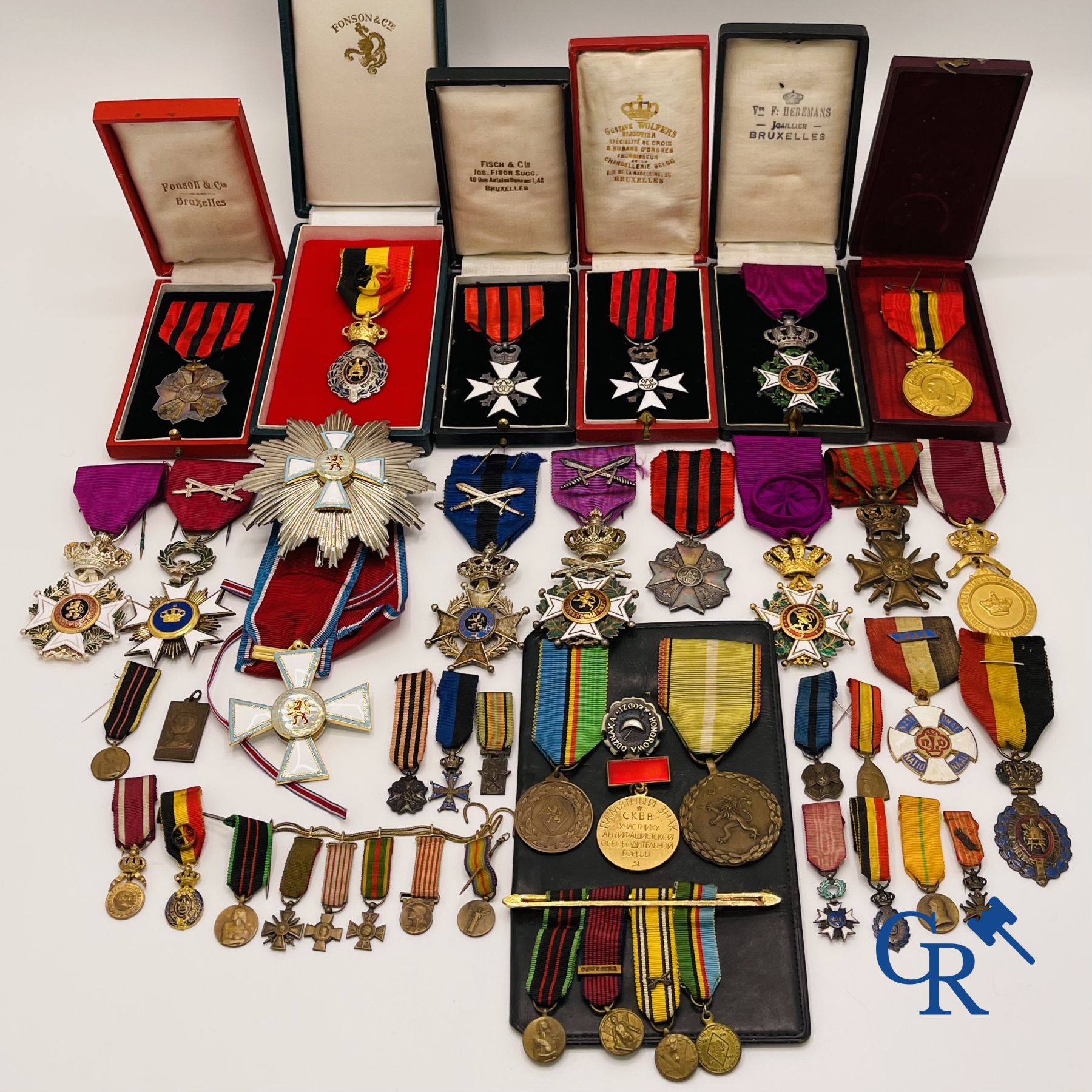 Medals - Honor badges - Decorations: Large lot of different medals/decorations and miniature decorations.