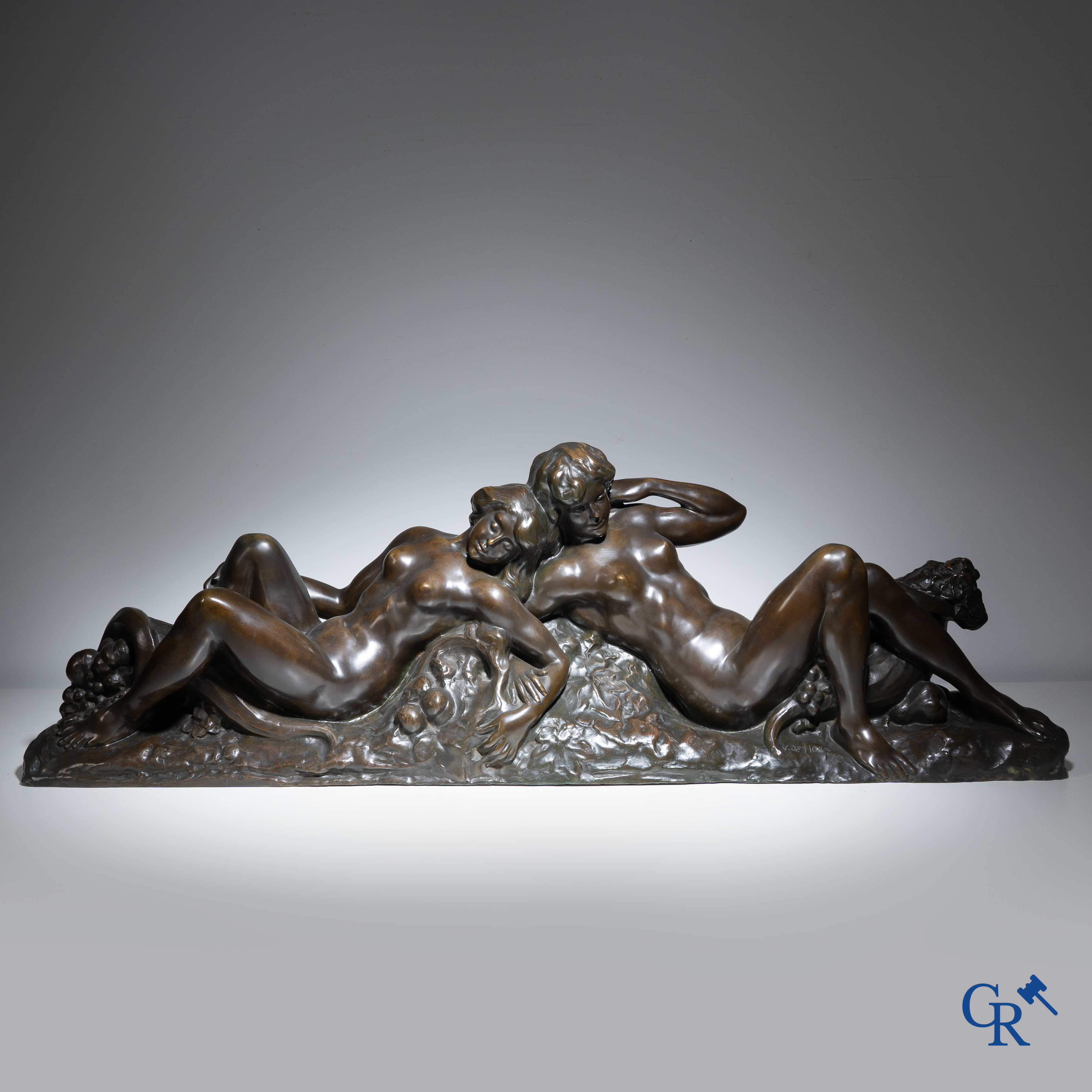 Victor De Haen (1866-1934) Imposant bronzen beeld, 2 vrouwen met hoorn des overvloeds. Gieterij J. Petermann Brussel.