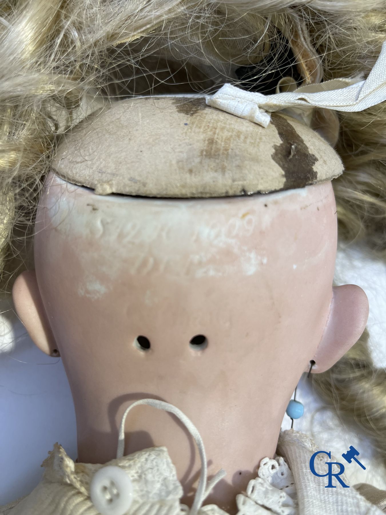 Toys: antique dolls: 6 German dolls with porcelain heads.